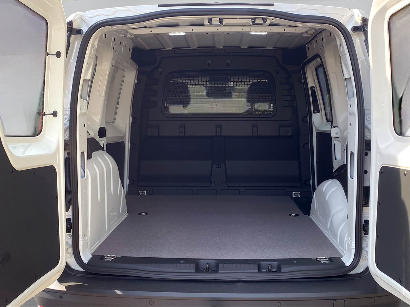 VW Caddy Cargo 2.0TDI 4Motion-image-9