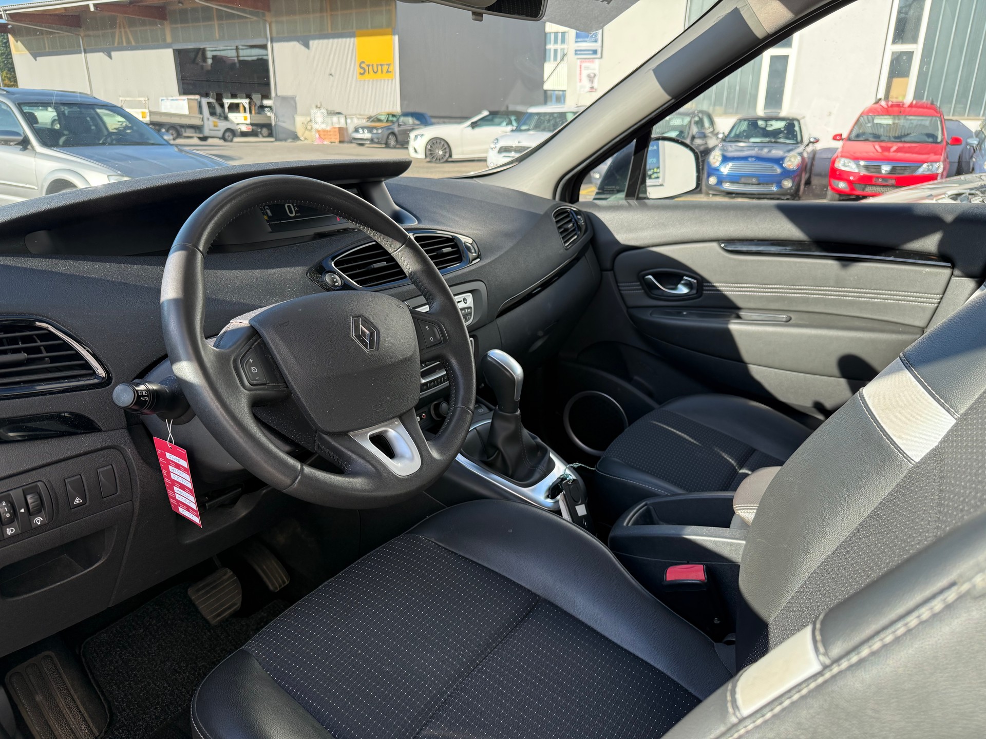 RENAULT Scénic 2.0 16V Privilège X-Tronic CVT-image-9