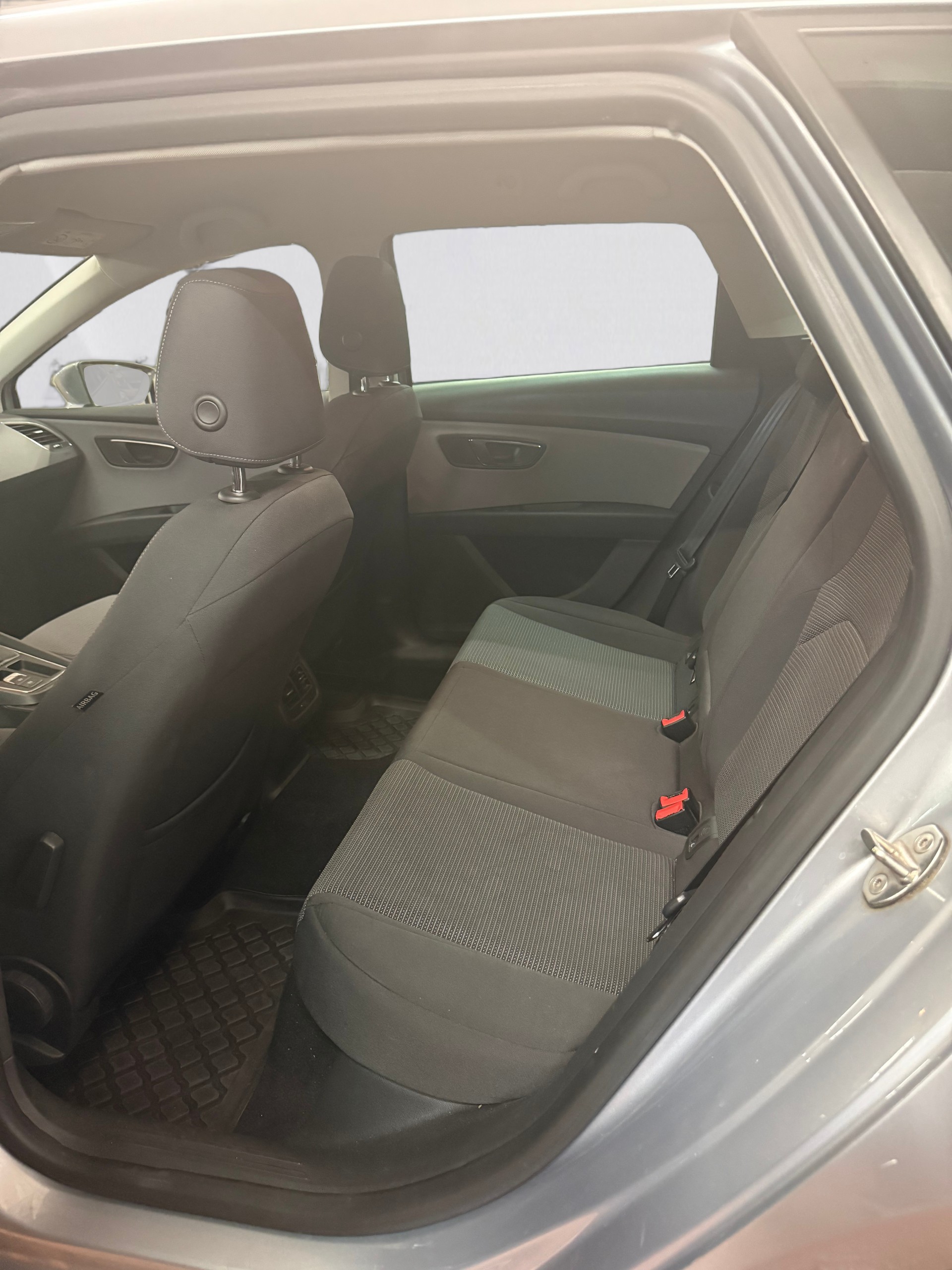 SEAT Leon ST 1.6 TDI CR Style DSG-image-11