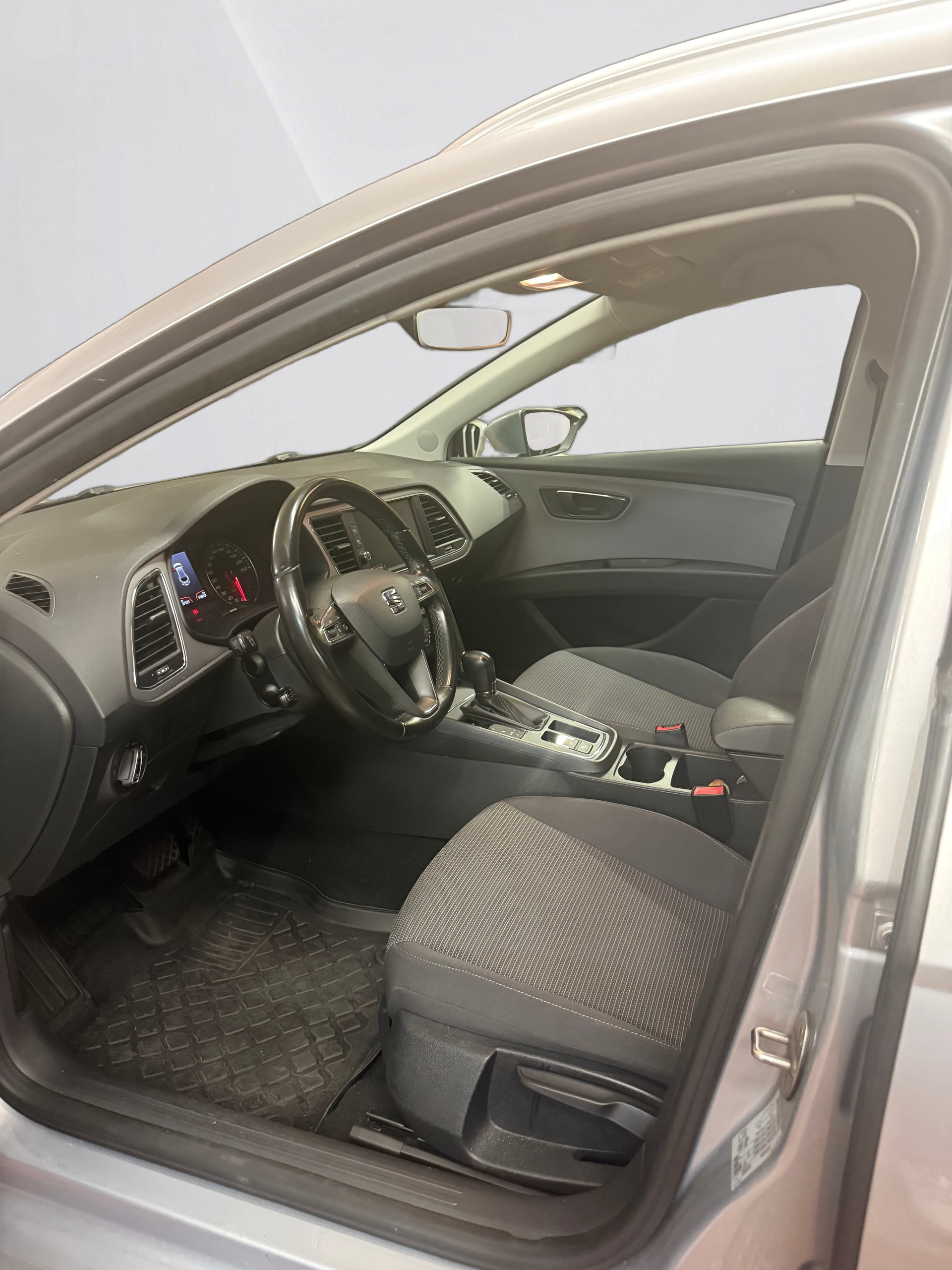 SEAT Leon ST 1.6 TDI CR Style DSG-image-9