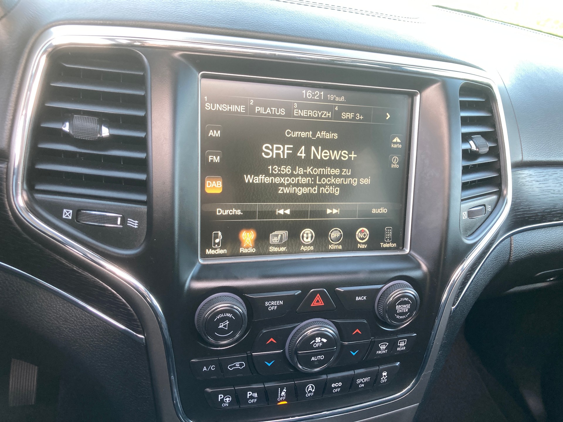 JEEP Grand Cherokee 3.0 CRD Summit Automatic-image-11
