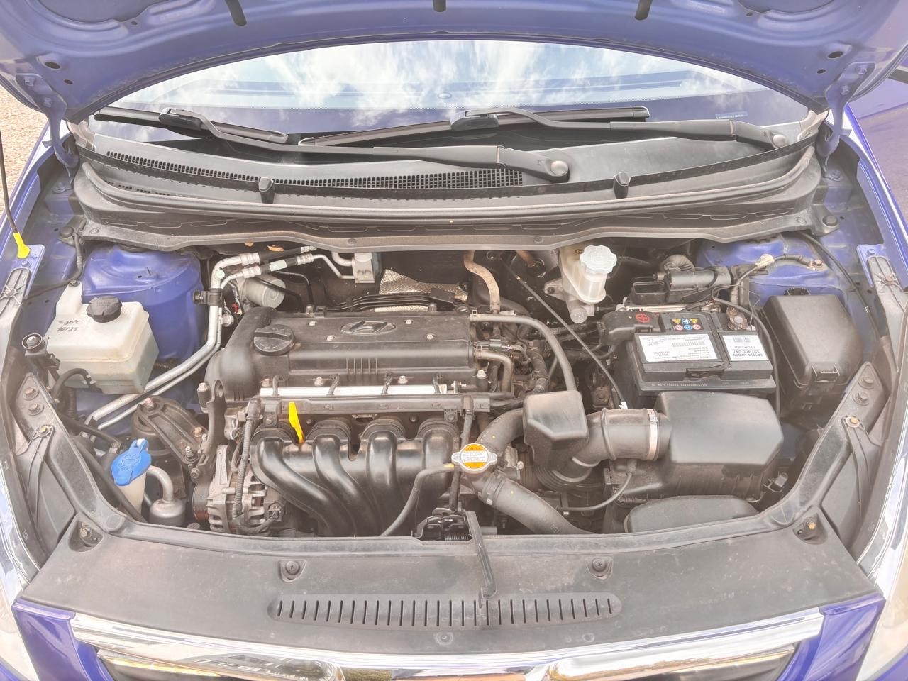 HYUNDAI 1.4 Style-image-4