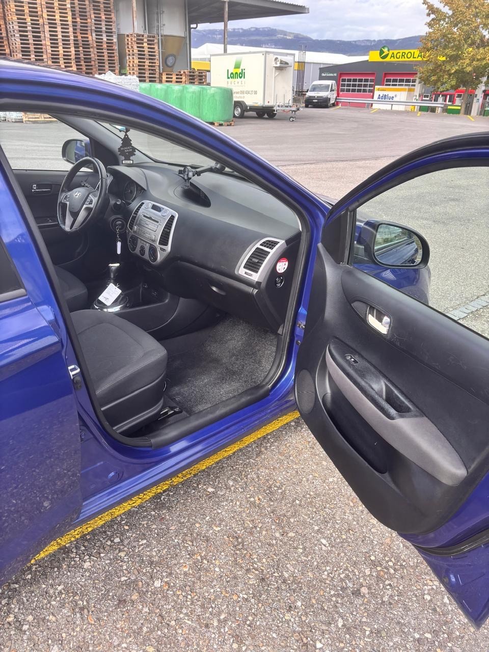 HYUNDAI 1.4 Style-image-2