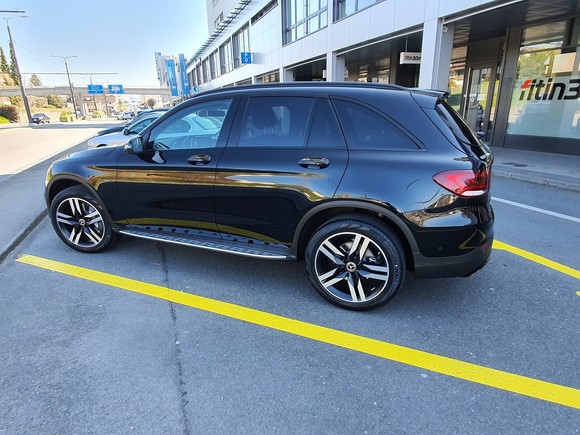 MERCEDES-BENZ GLC 300 e 4Matic 9G-Tronic-image-1