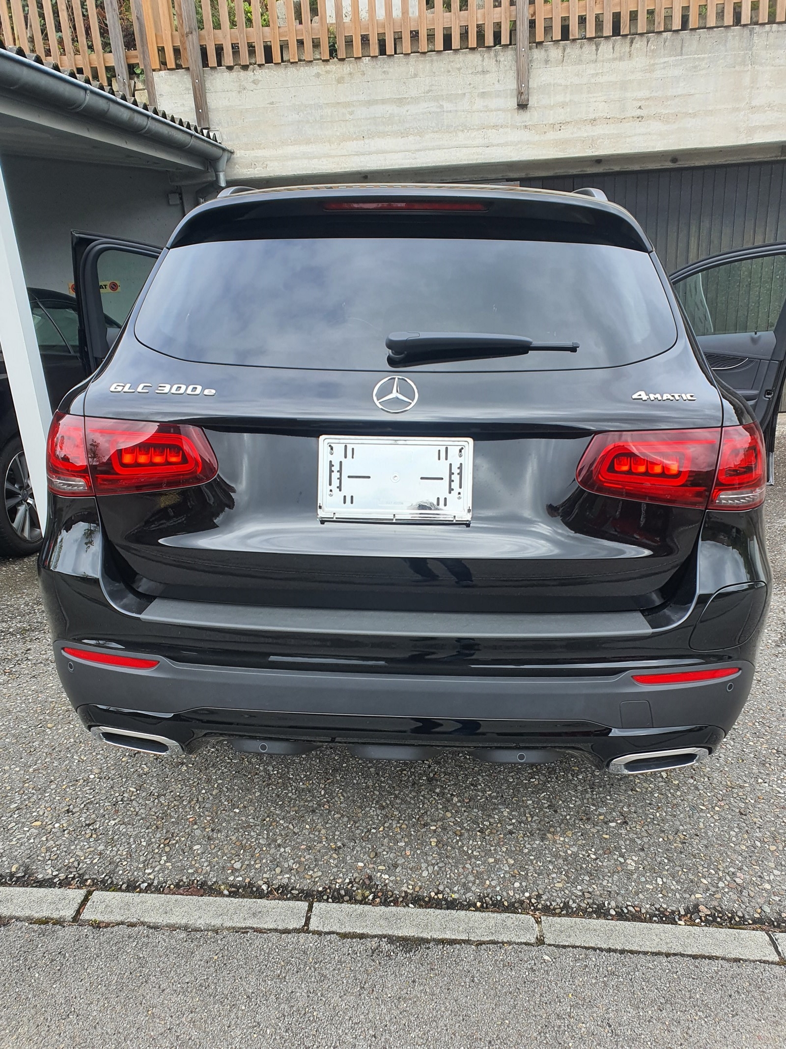 MERCEDES-BENZ GLC 300 e 4Matic 9G-Tronic-image-3