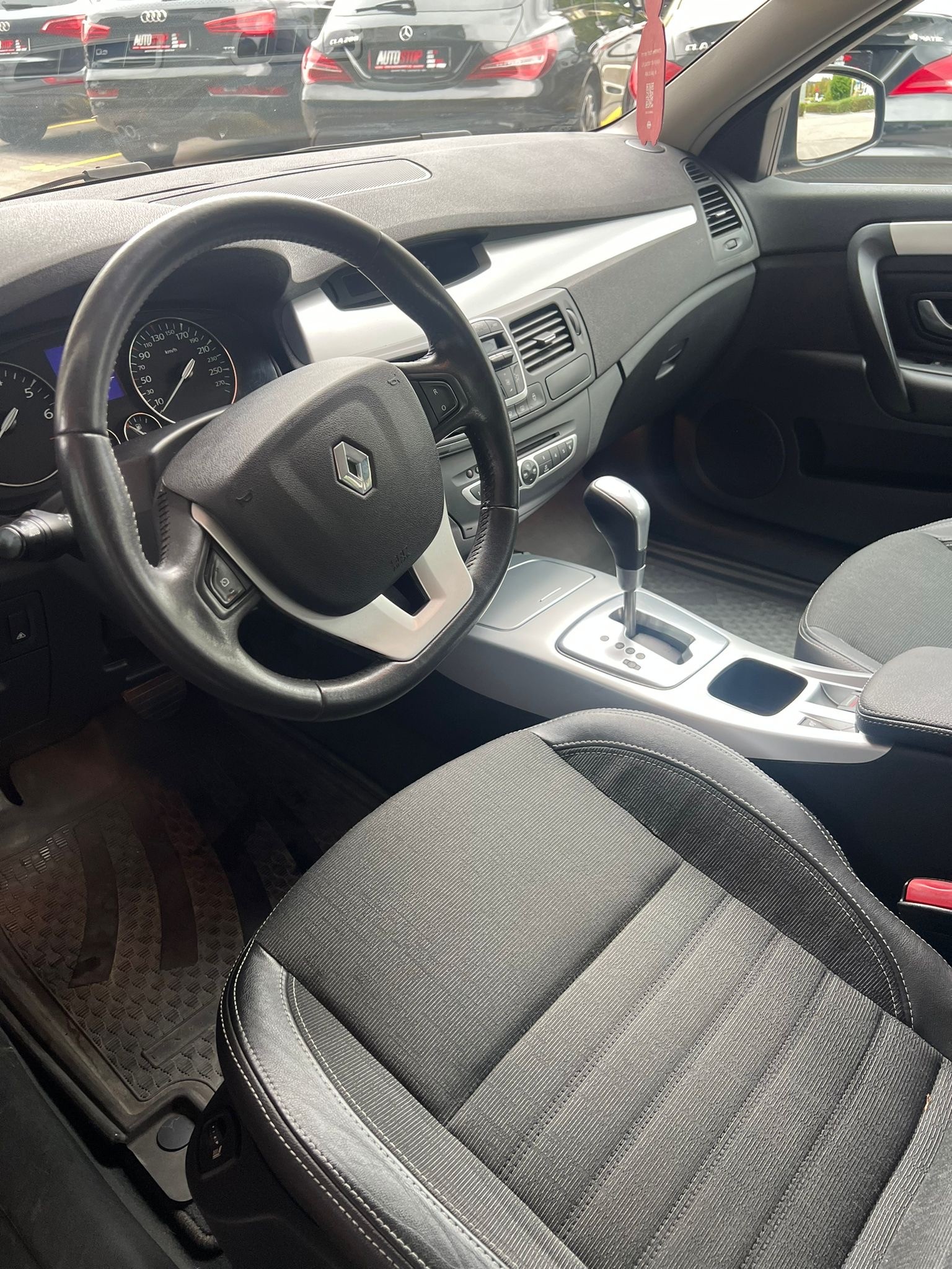 RENAULT Laguna Grandtour 2.0 16V T Dynamique Automatic-image-9