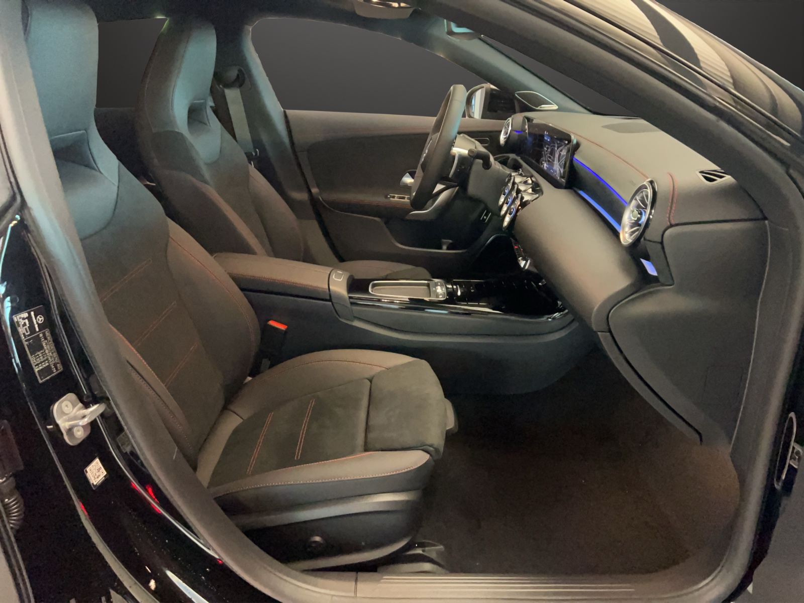 MERCEDES-BENZ CLA SB 250 8G-DCT 4M AMG Line-image-10