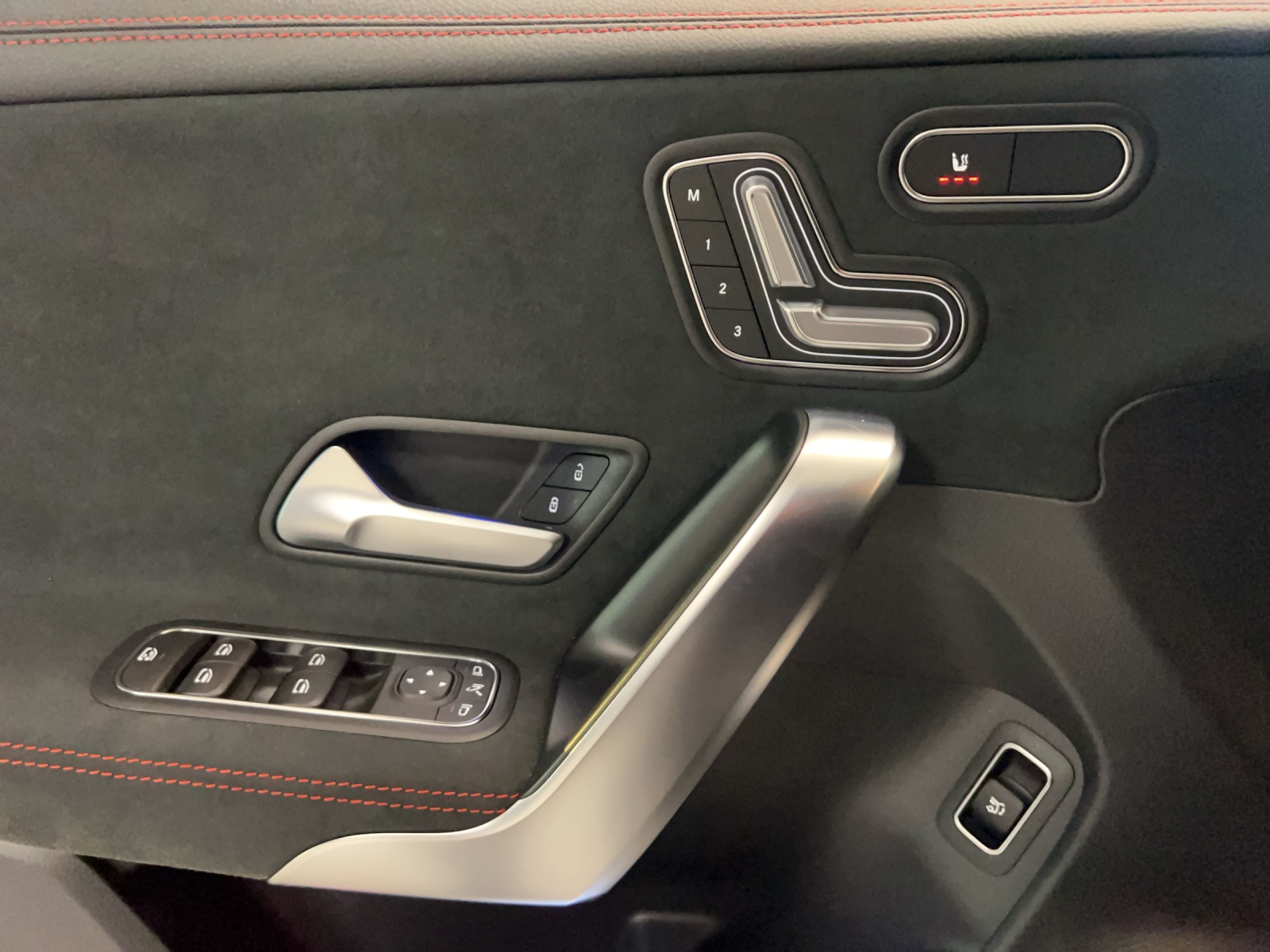 MERCEDES-BENZ CLA SB 250 8G-DCT 4M AMG Line-image-12