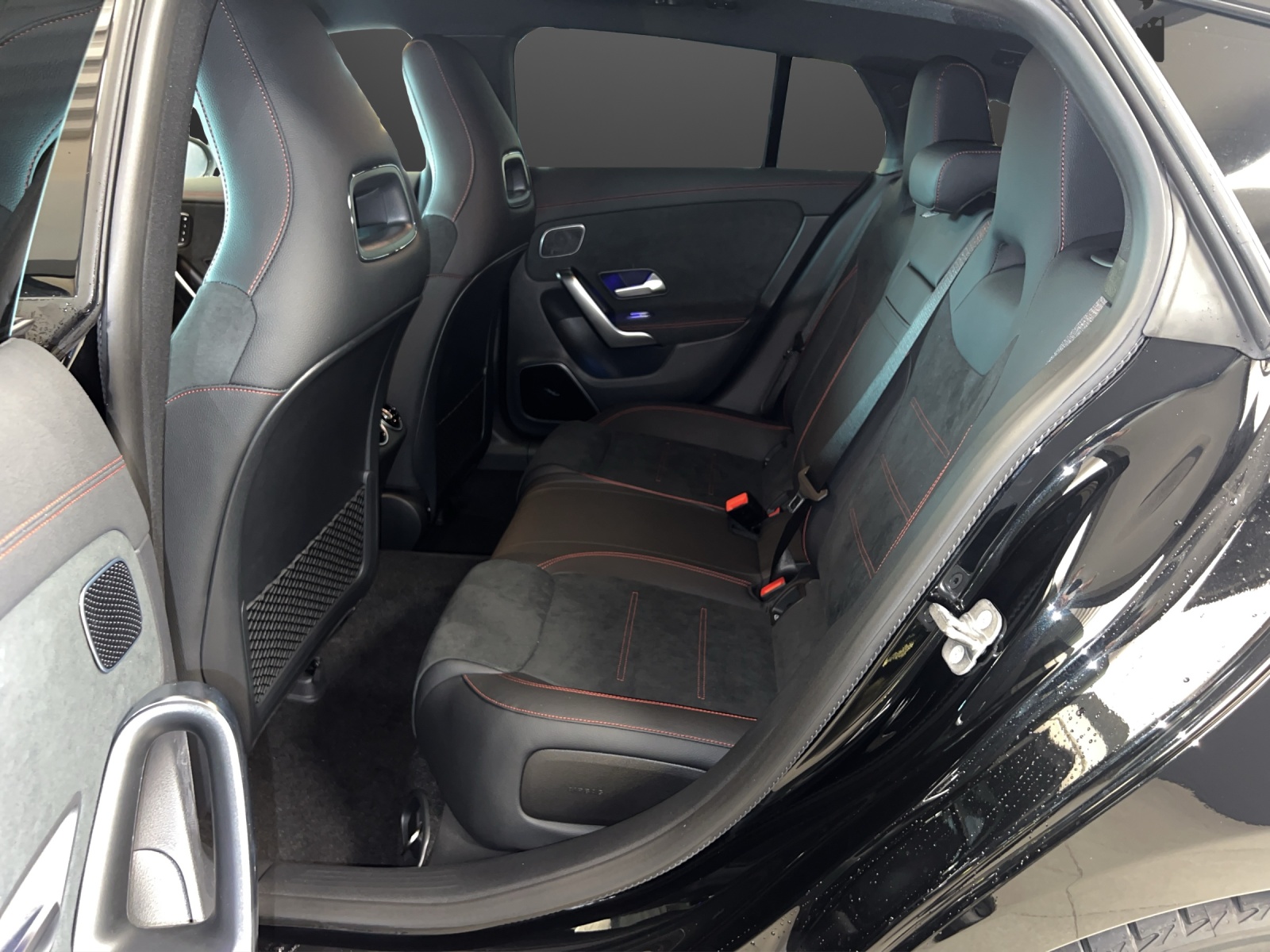 MERCEDES-BENZ CLA SB 250 8G-DCT 4M AMG Line-image-11