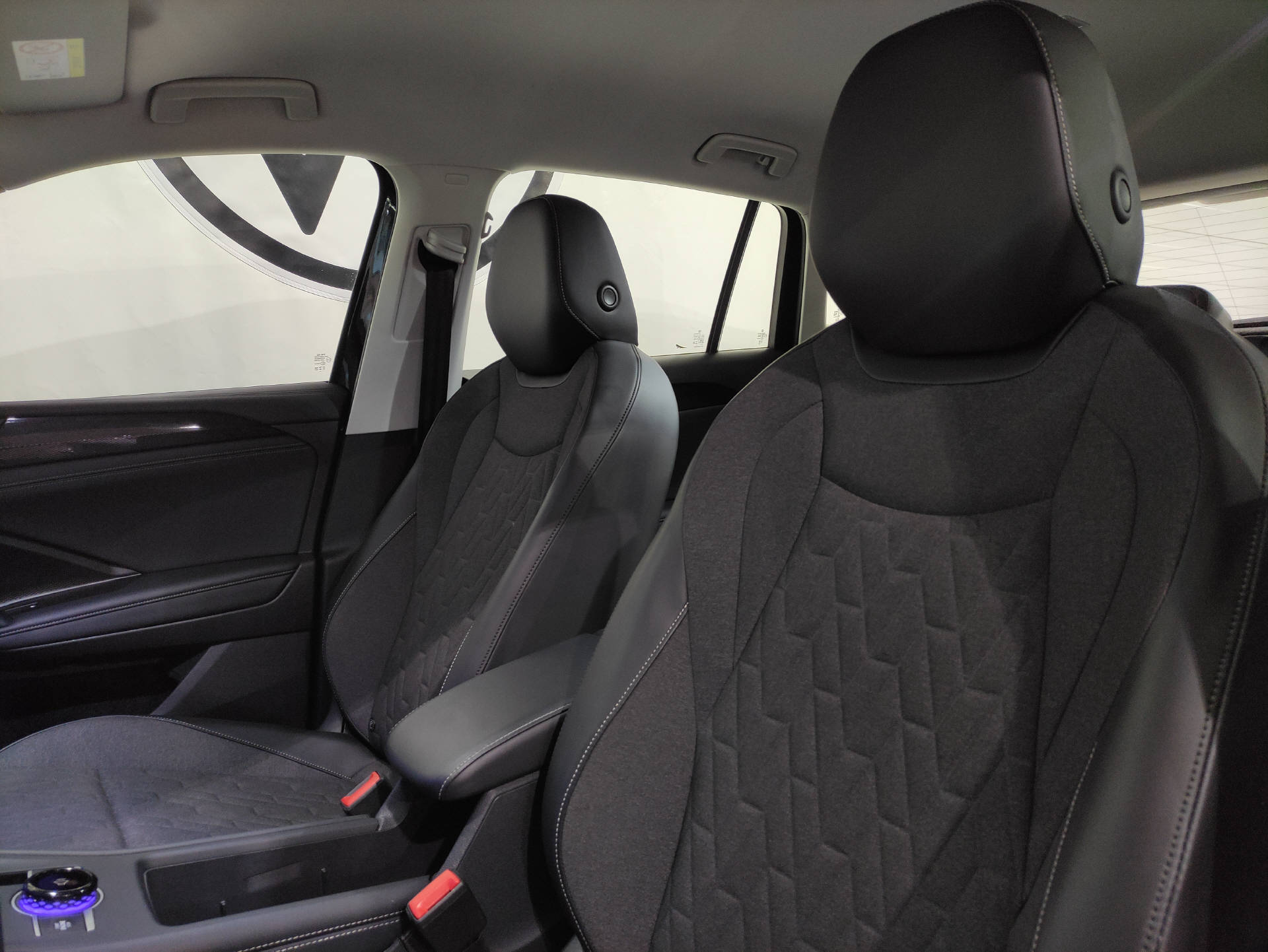 VW Tiguan 2.0 TDI SCR DSG 4M-image-3