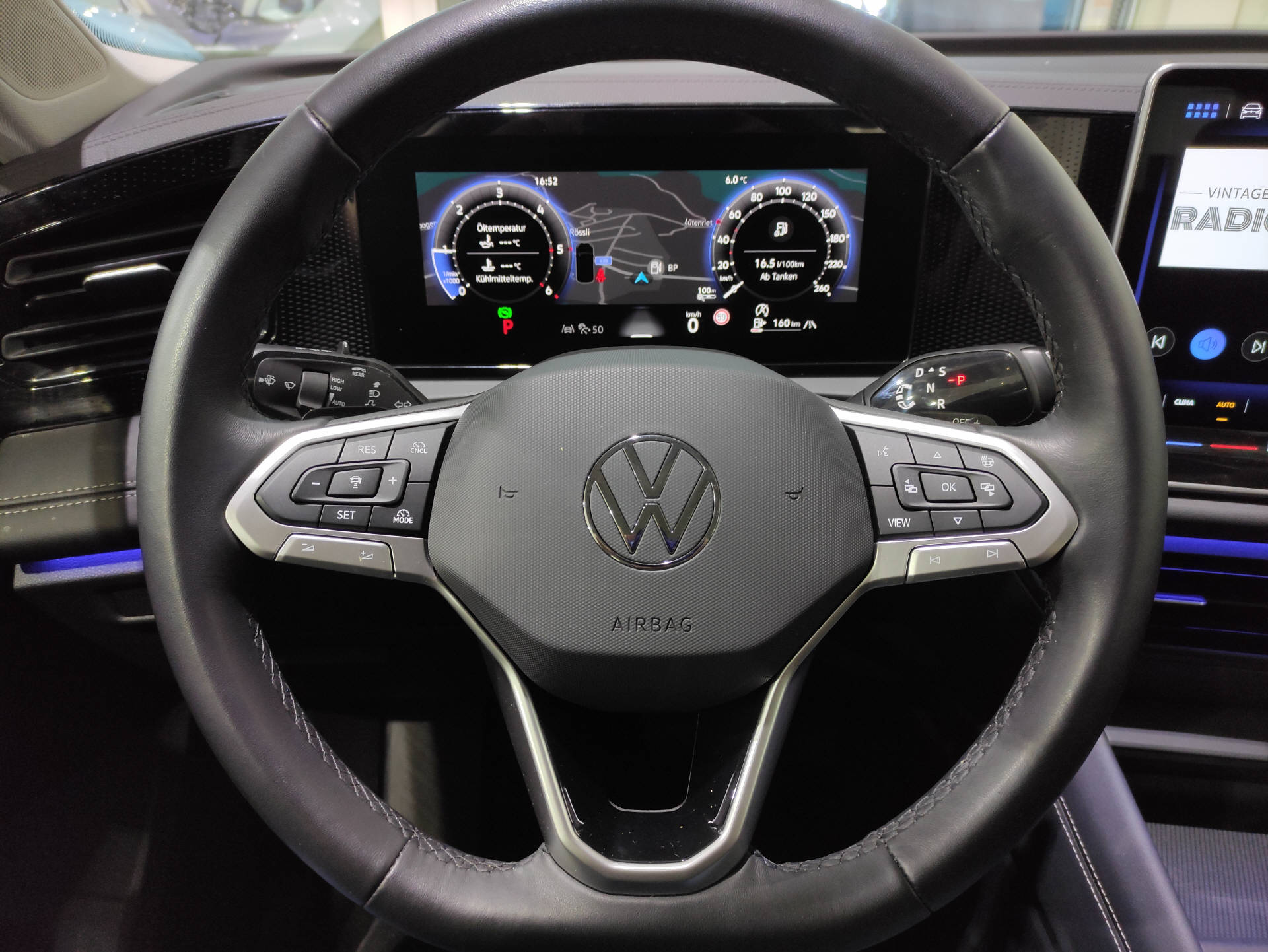 VW Tiguan 2.0 TDI SCR DSG 4M-image-4