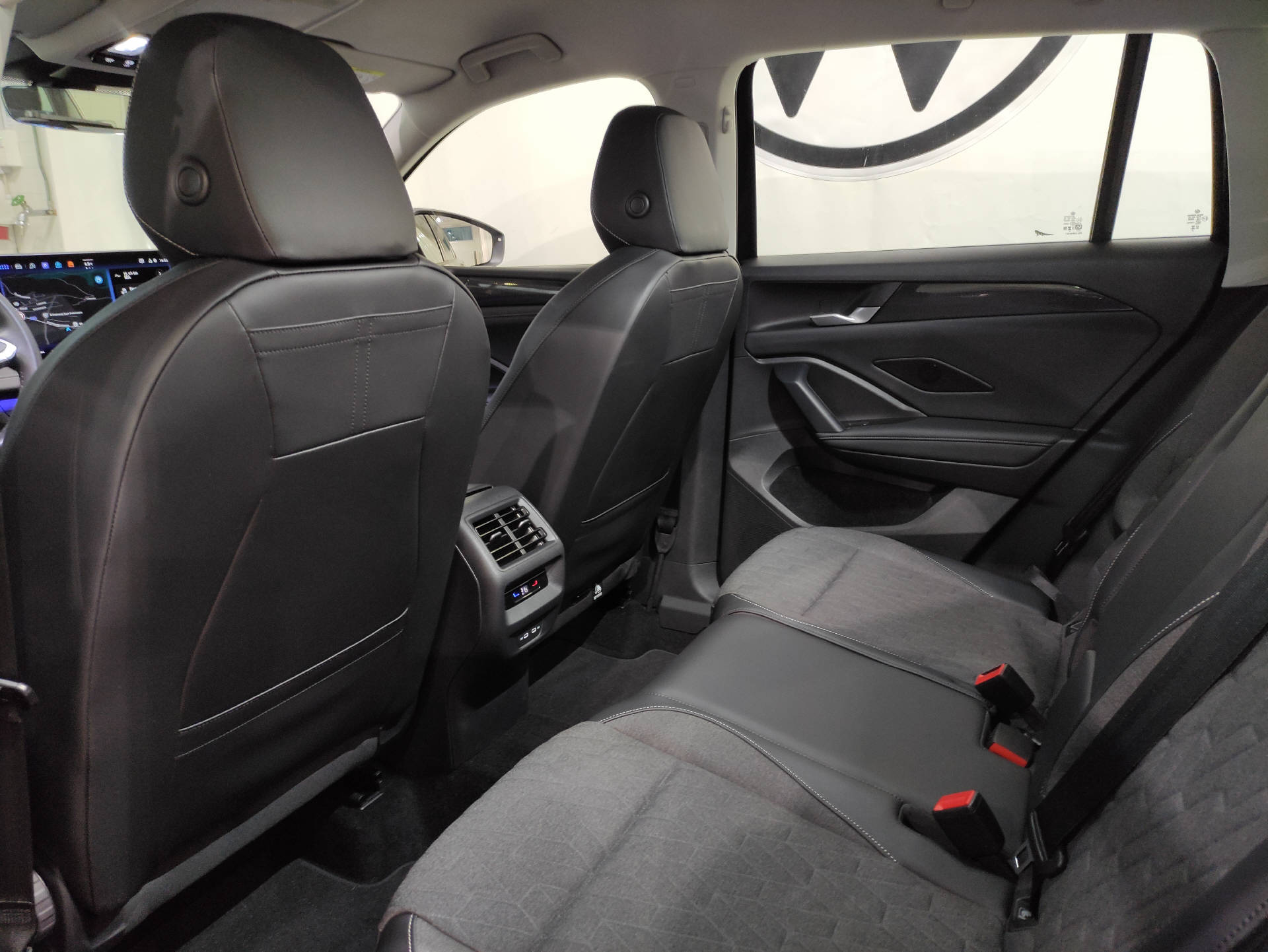 VW Tiguan 2.0 TDI SCR DSG 4M-image-11
