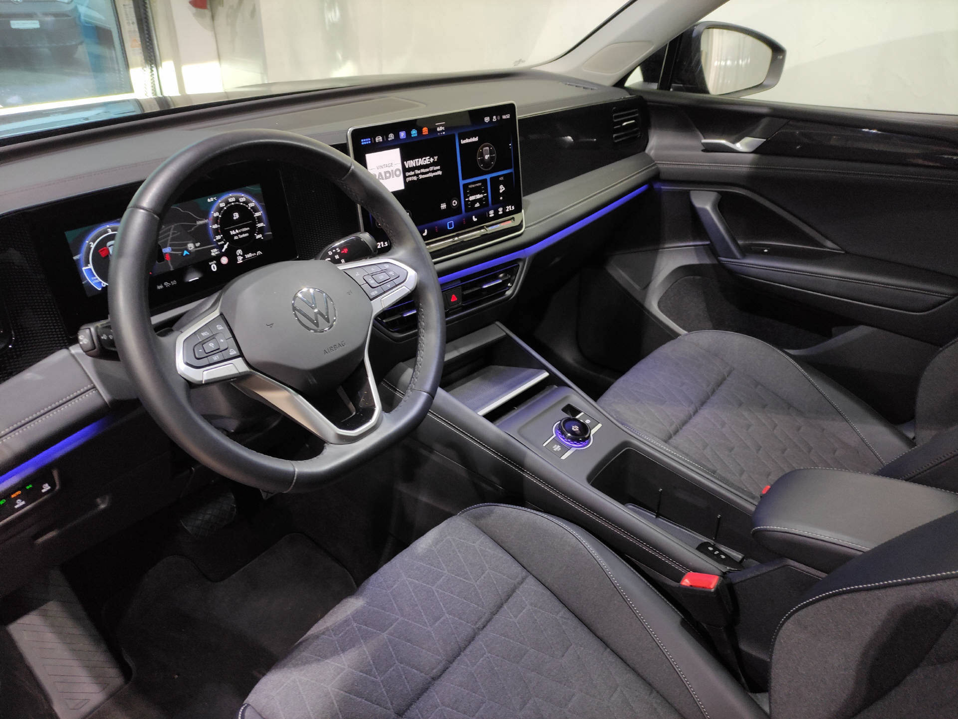 VW Tiguan 2.0 TDI SCR DSG 4M-image-2