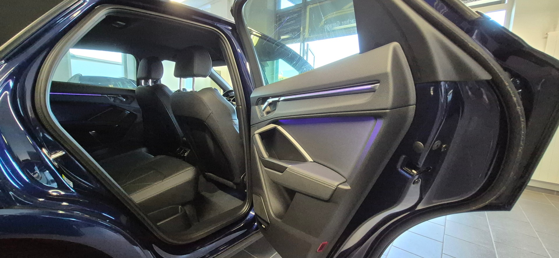 AUDI Q3 Sportback 35 TDI S line quattro S-tronic-image-10