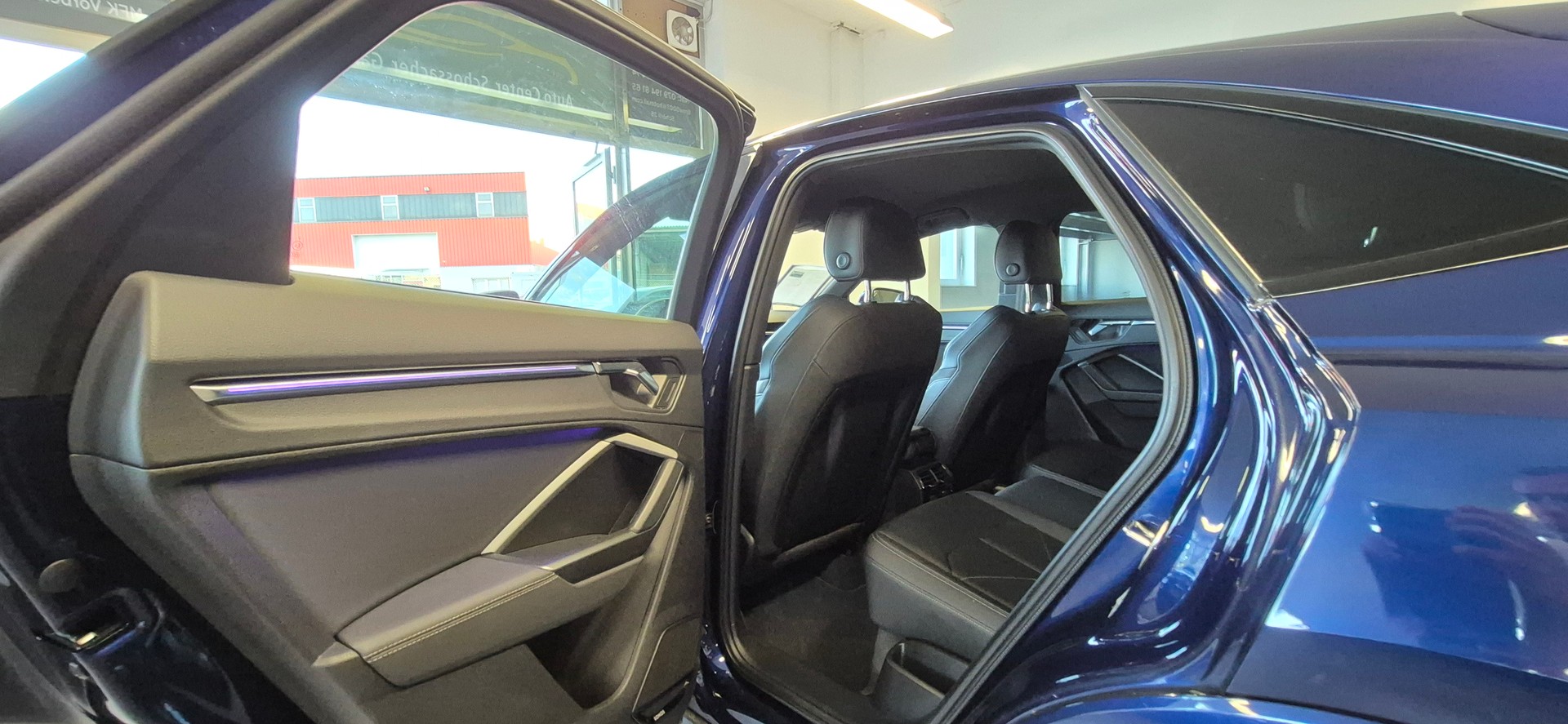 AUDI Q3 Sportback 35 TDI S line quattro S-tronic-image-6