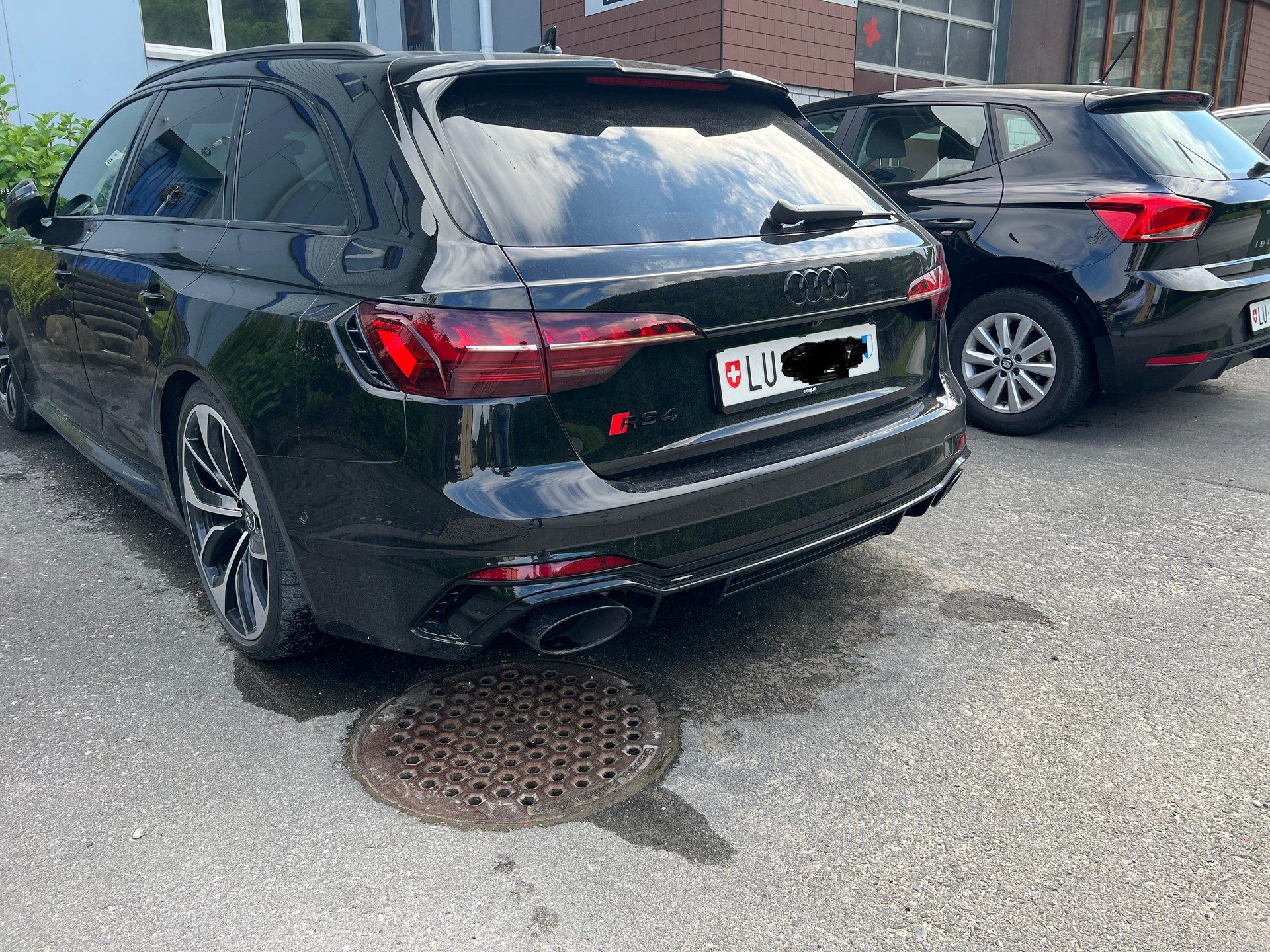 AUDI RS4 Avant quattro tiptronic-image-1