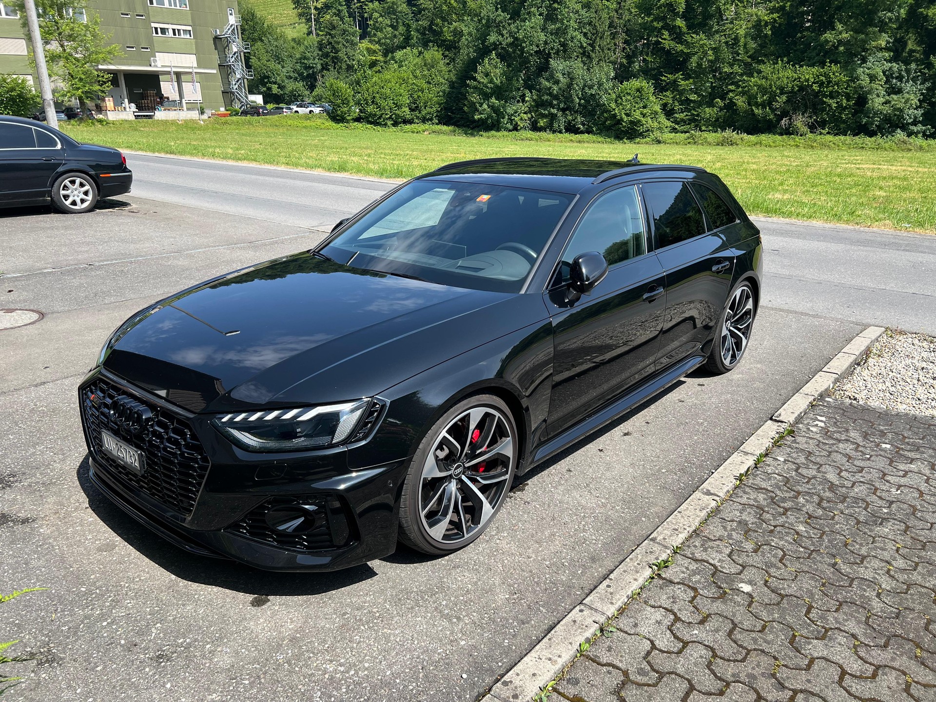 AUDI RS4 Avant quattro tiptronic-image-0