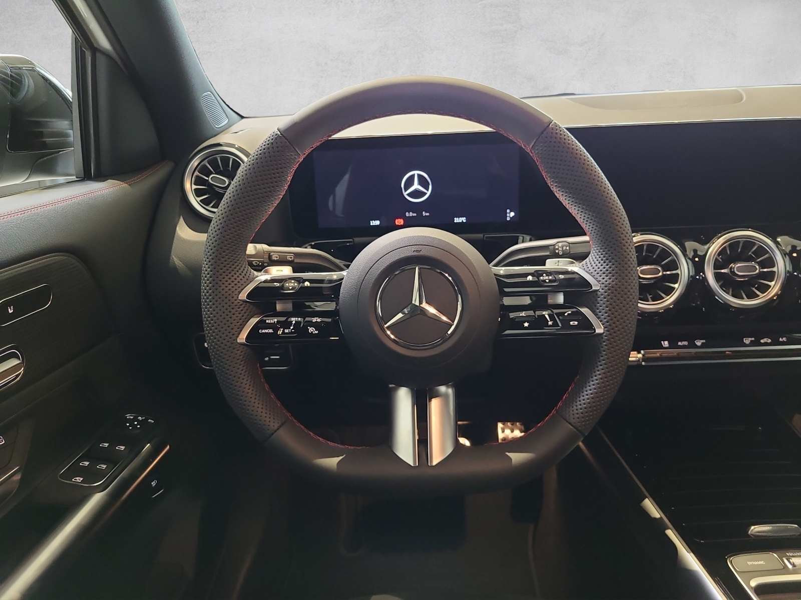MERCEDES-BENZ GLA 200 Night Star 7G-DCT-image-12