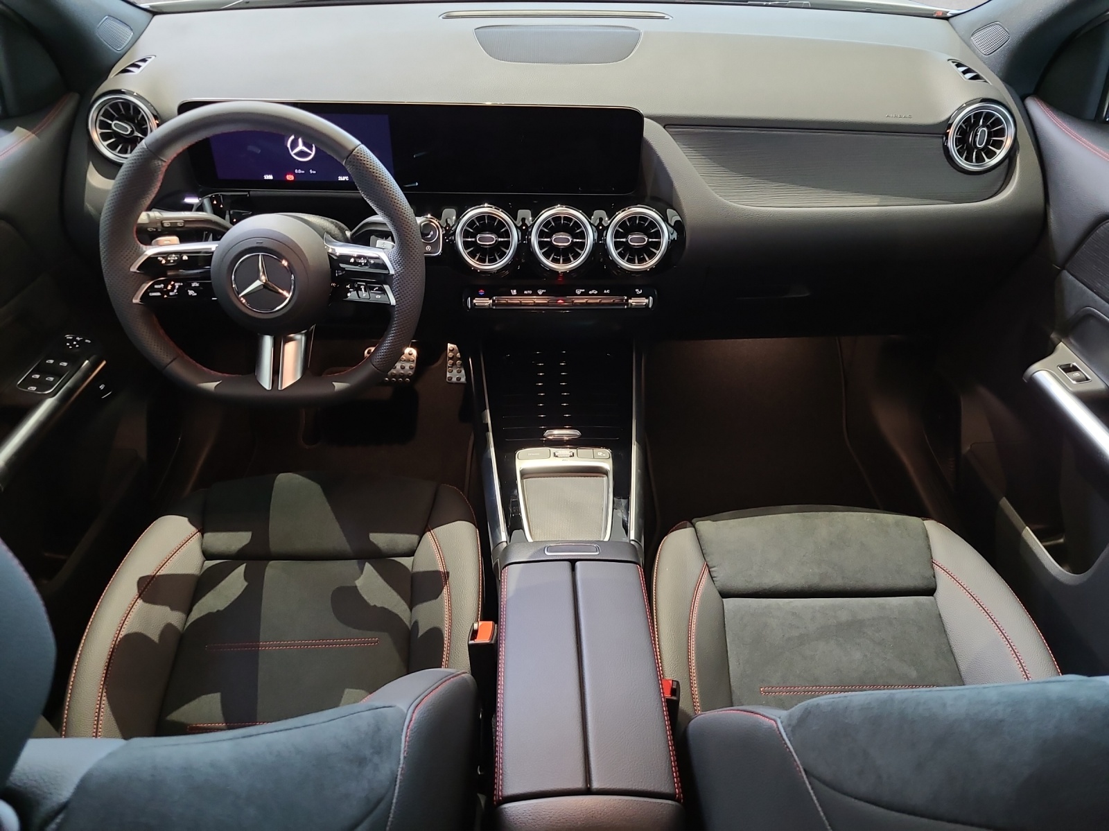 MERCEDES-BENZ GLA 200 Night Star 7G-DCT-image-10