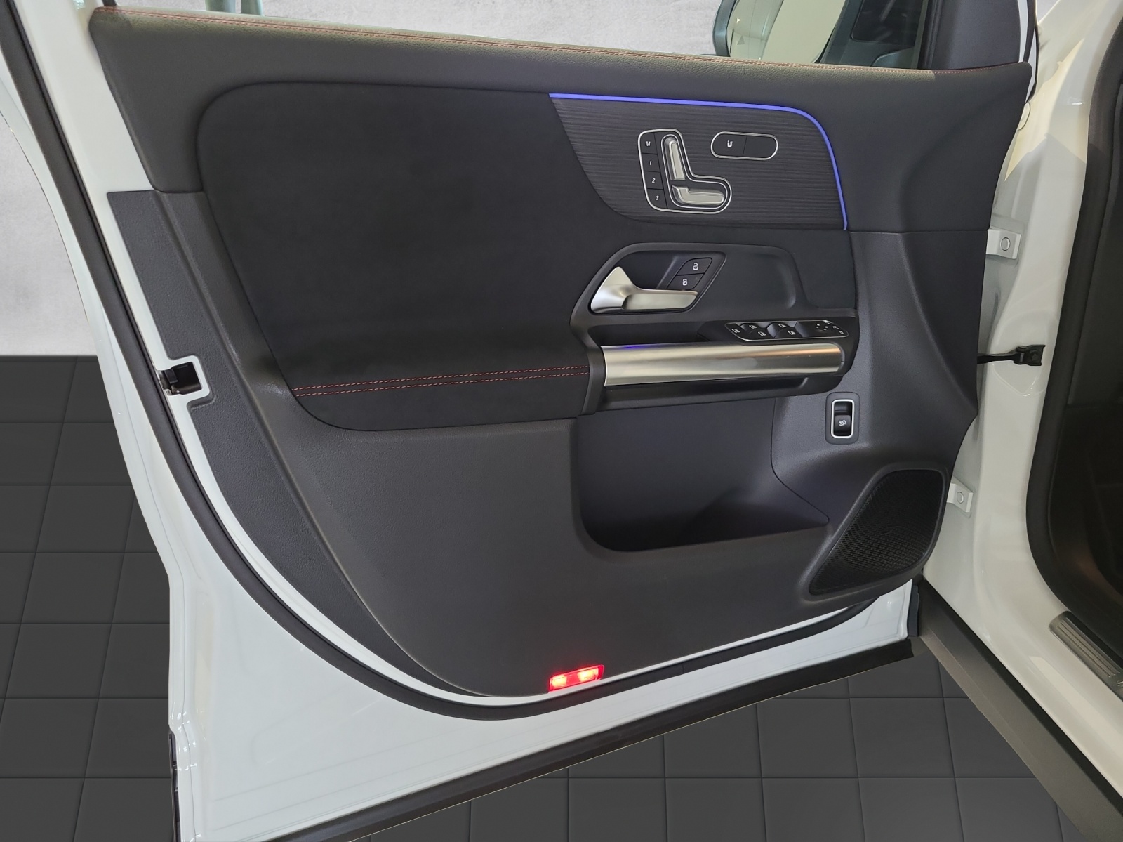 MERCEDES-BENZ GLA 200 Night Star 7G-DCT-image-8