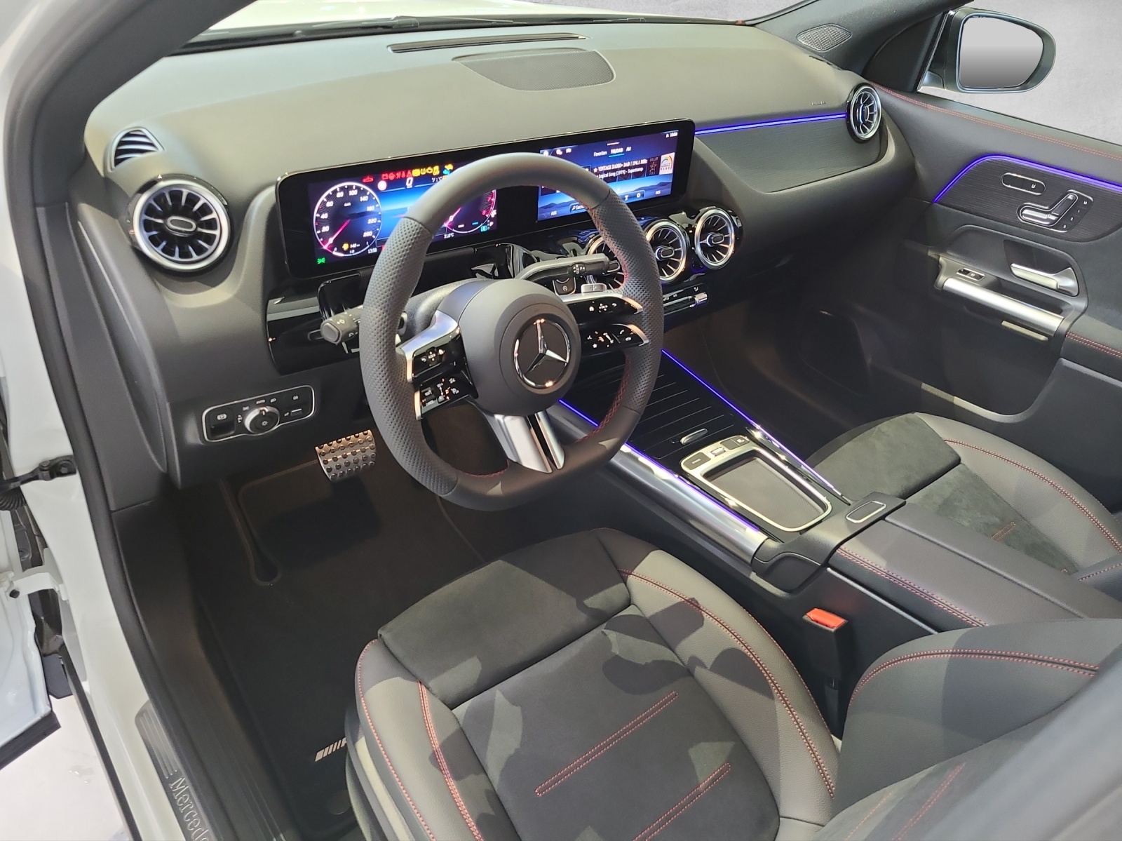 MERCEDES-BENZ GLA 200 Night Star 7G-DCT-image-6