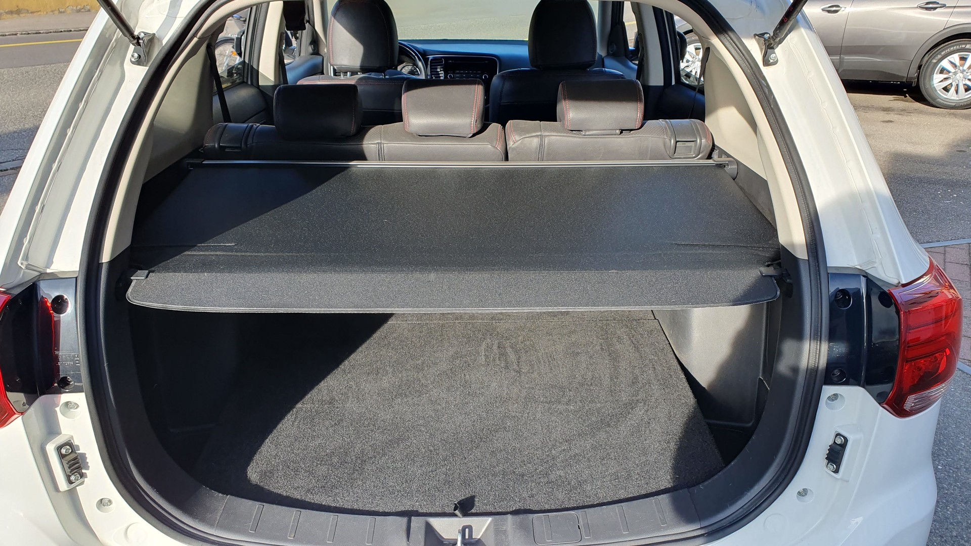MITSUBISHI Outlander 2.2DID SwissStar Anhängelast bis 2.0t möglich-image-9