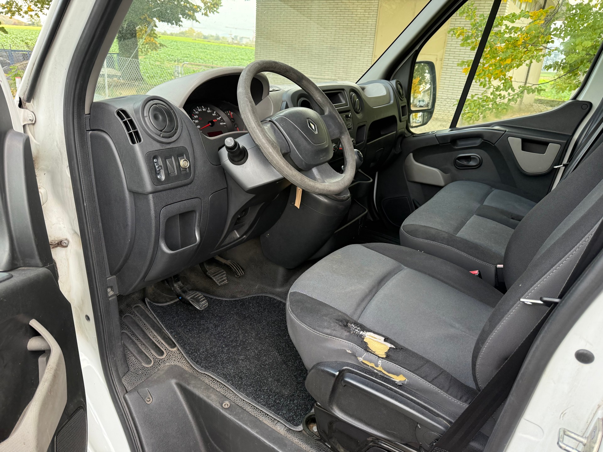RENAULT Master T35 2.3dCi L2H2-image-11