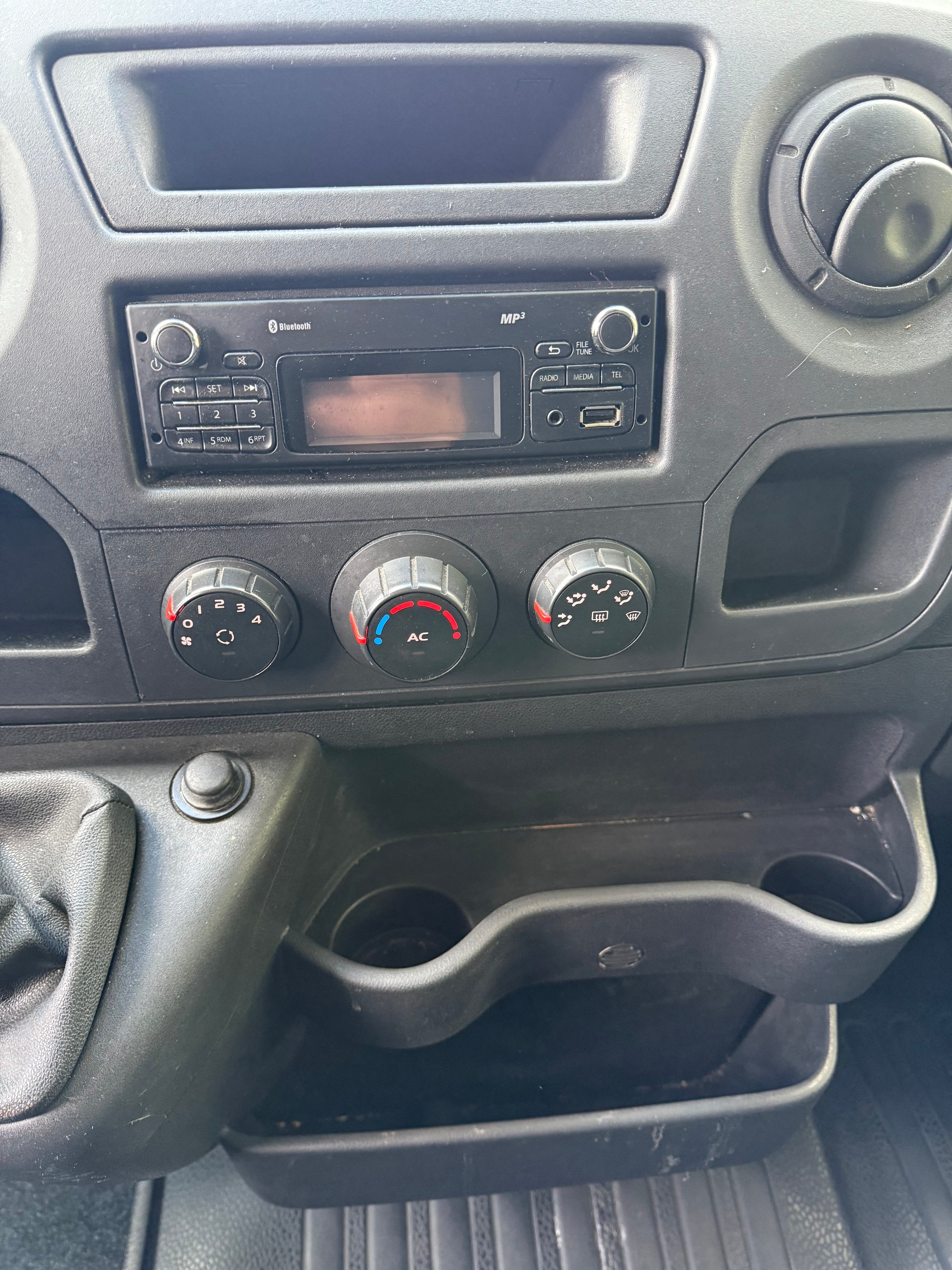 RENAULT Master T35 2.3dCi L2H2-image-9