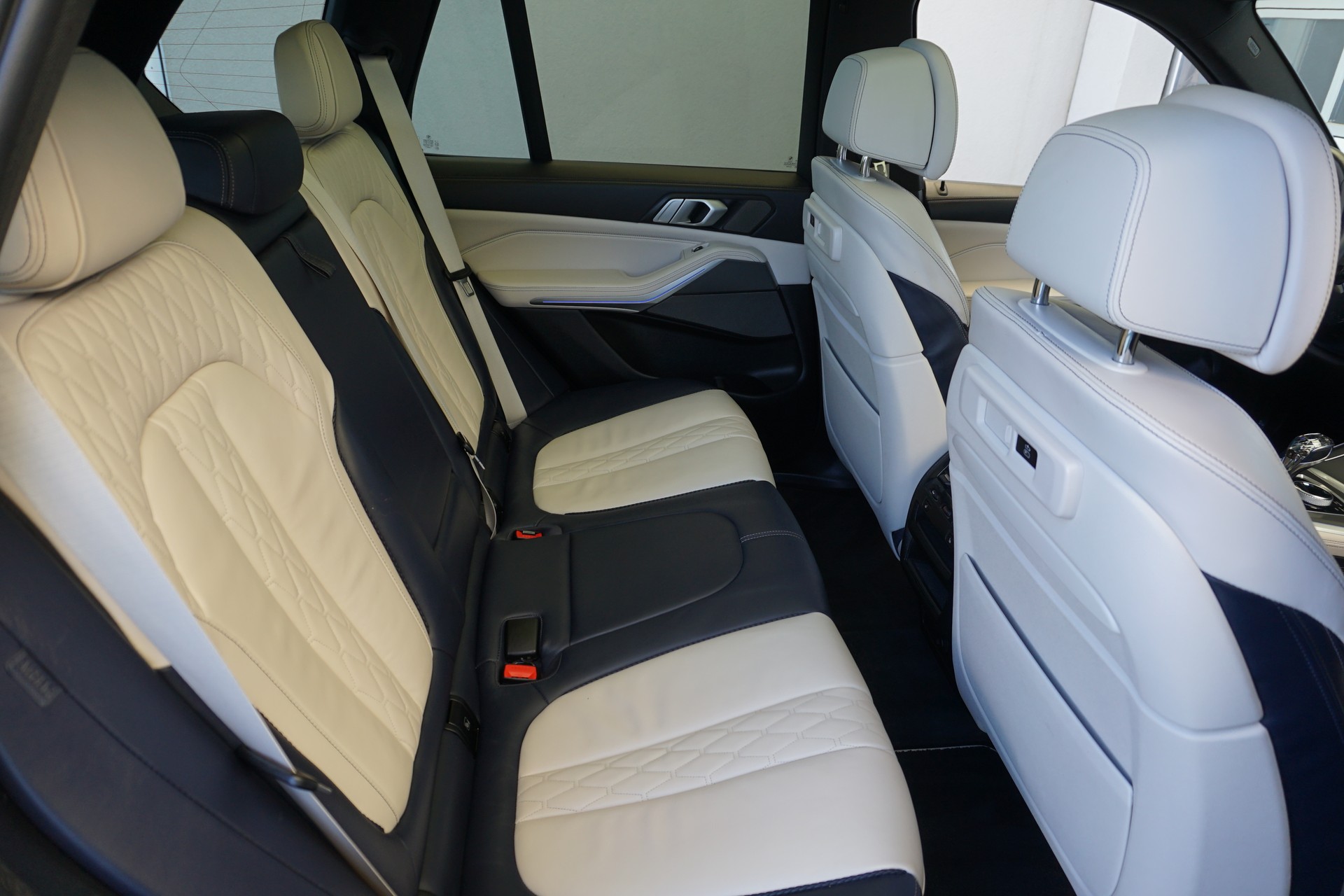 BMW X5 xDrive M50d-image-22