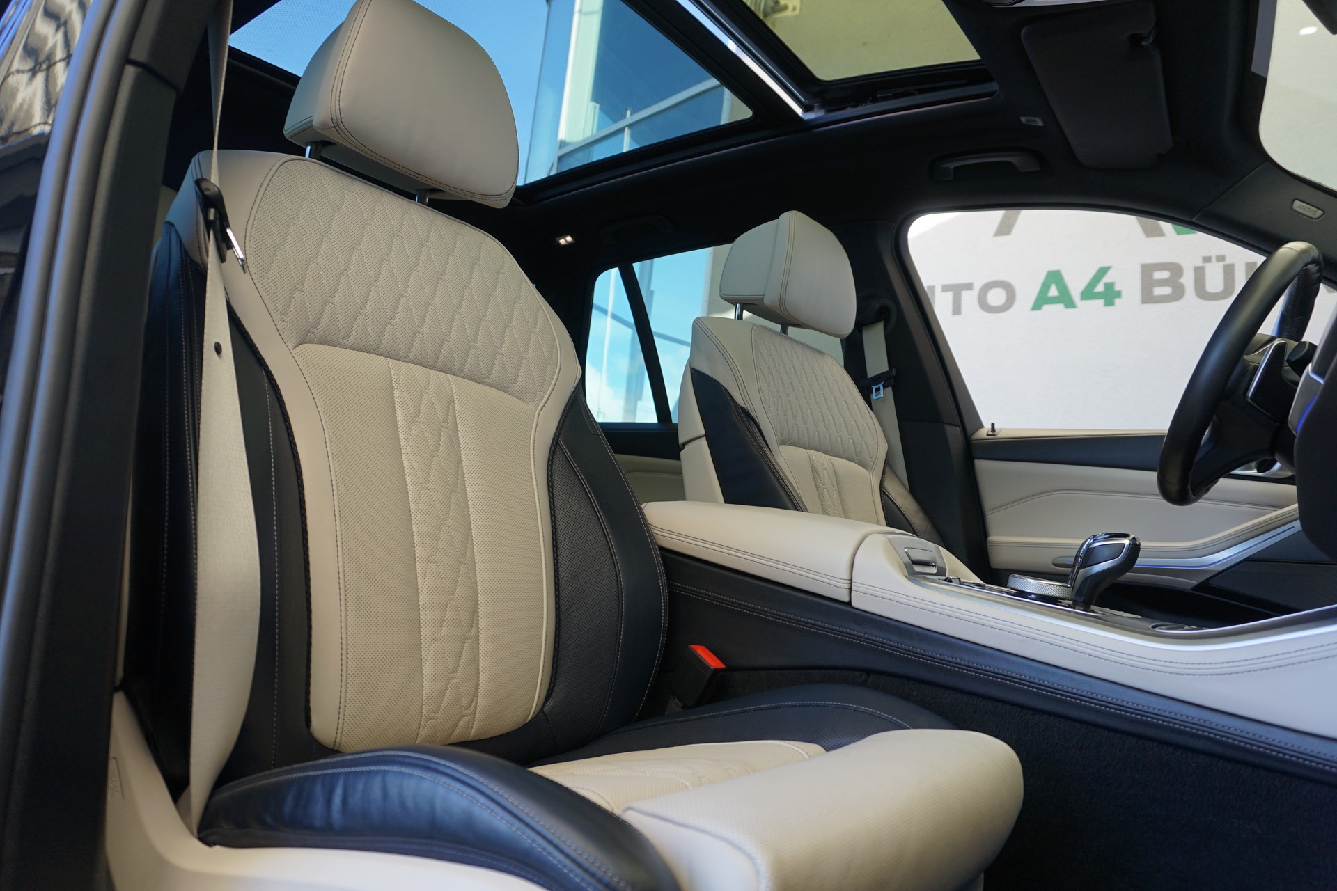 BMW X5 xDrive M50d-image-23