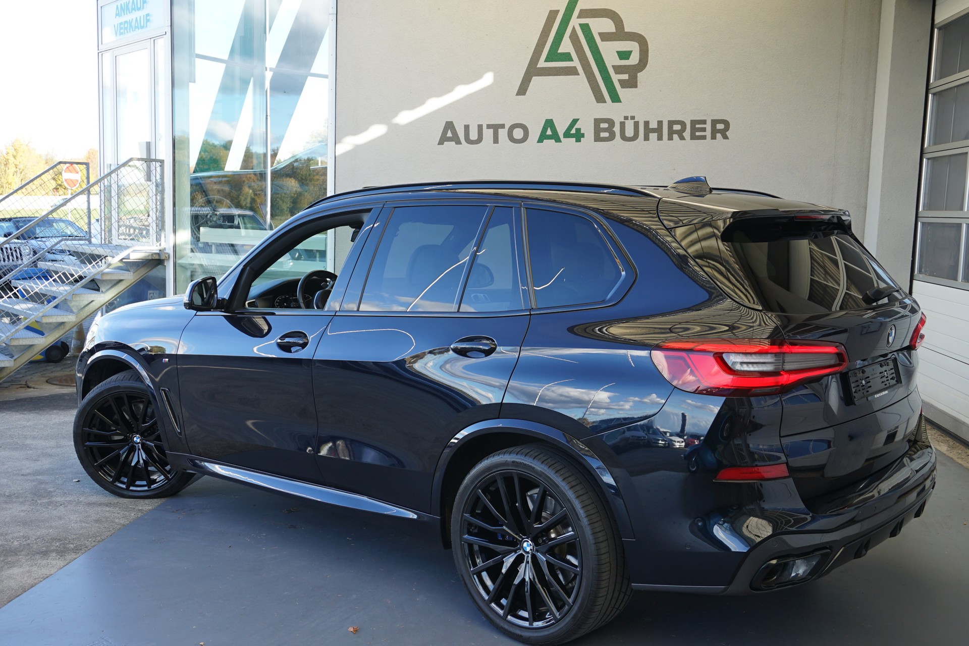 BMW X5 xDrive M50d-image-5