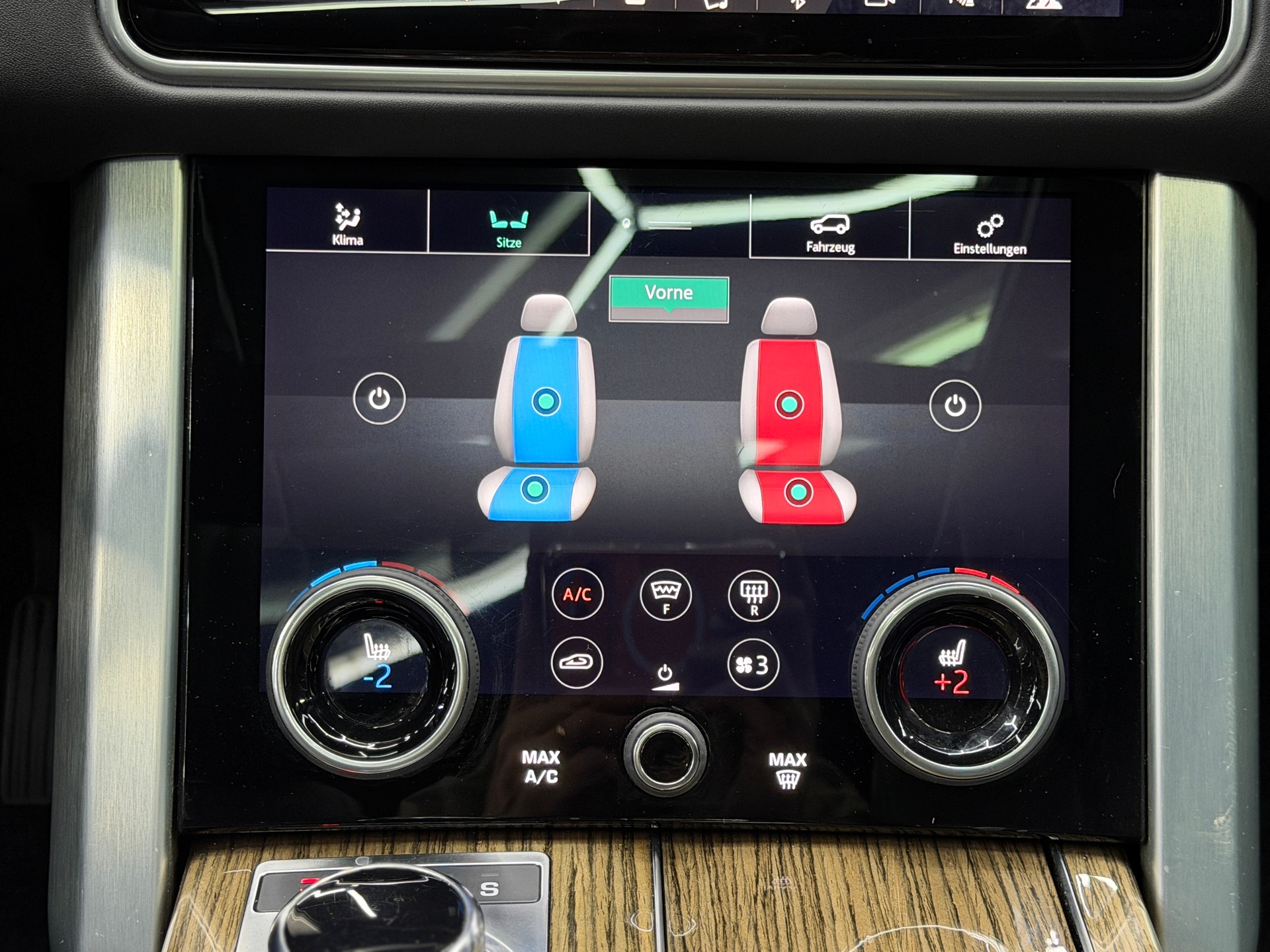 LAND ROVER Range Rover 3.0 SDV6 Vogue Automatic-image-14