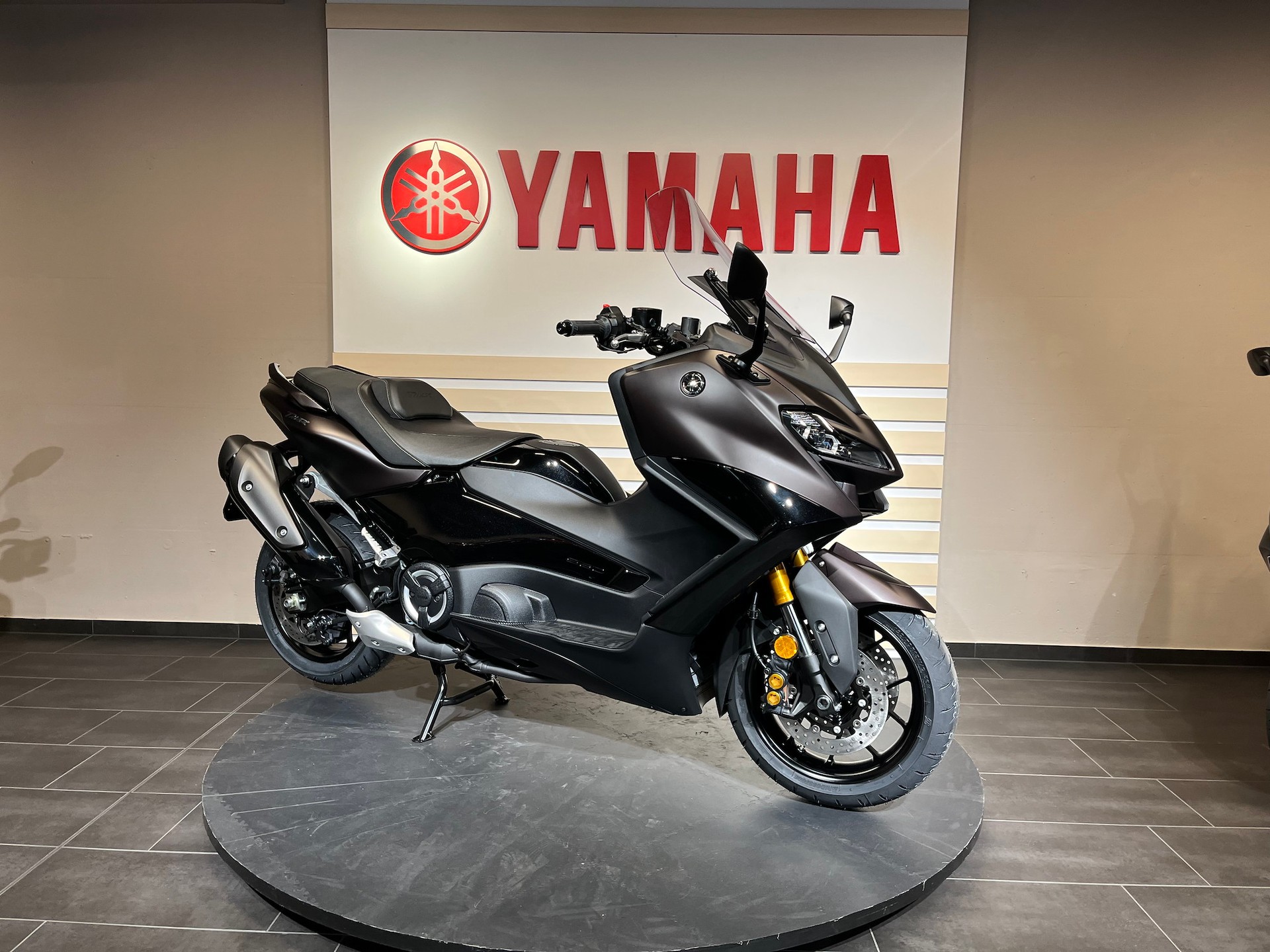 YAMAHA TMAX Tech MAX-showroom-element-1