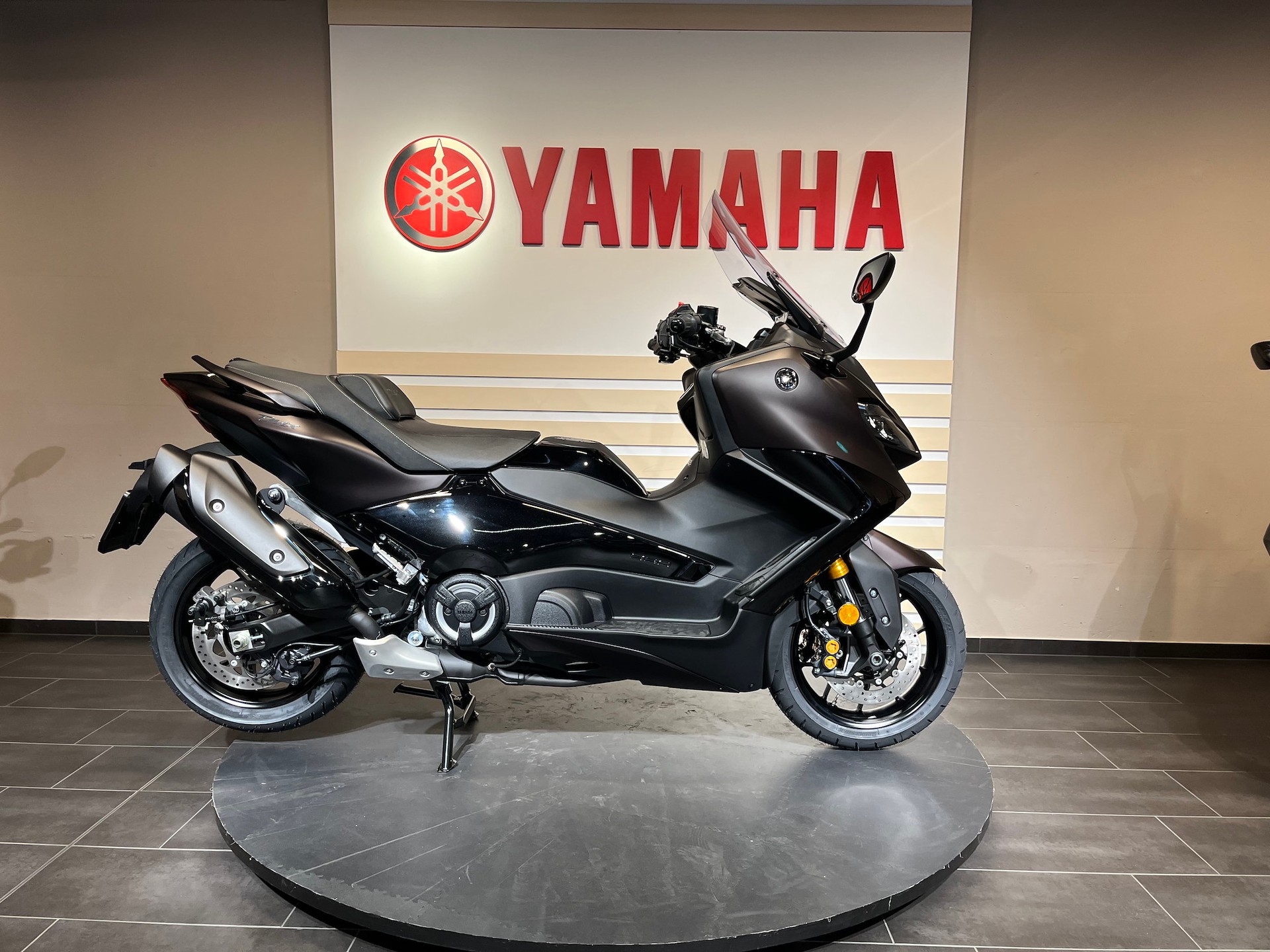 YAMAHA TMAX Tech MAX-showroom-element-2