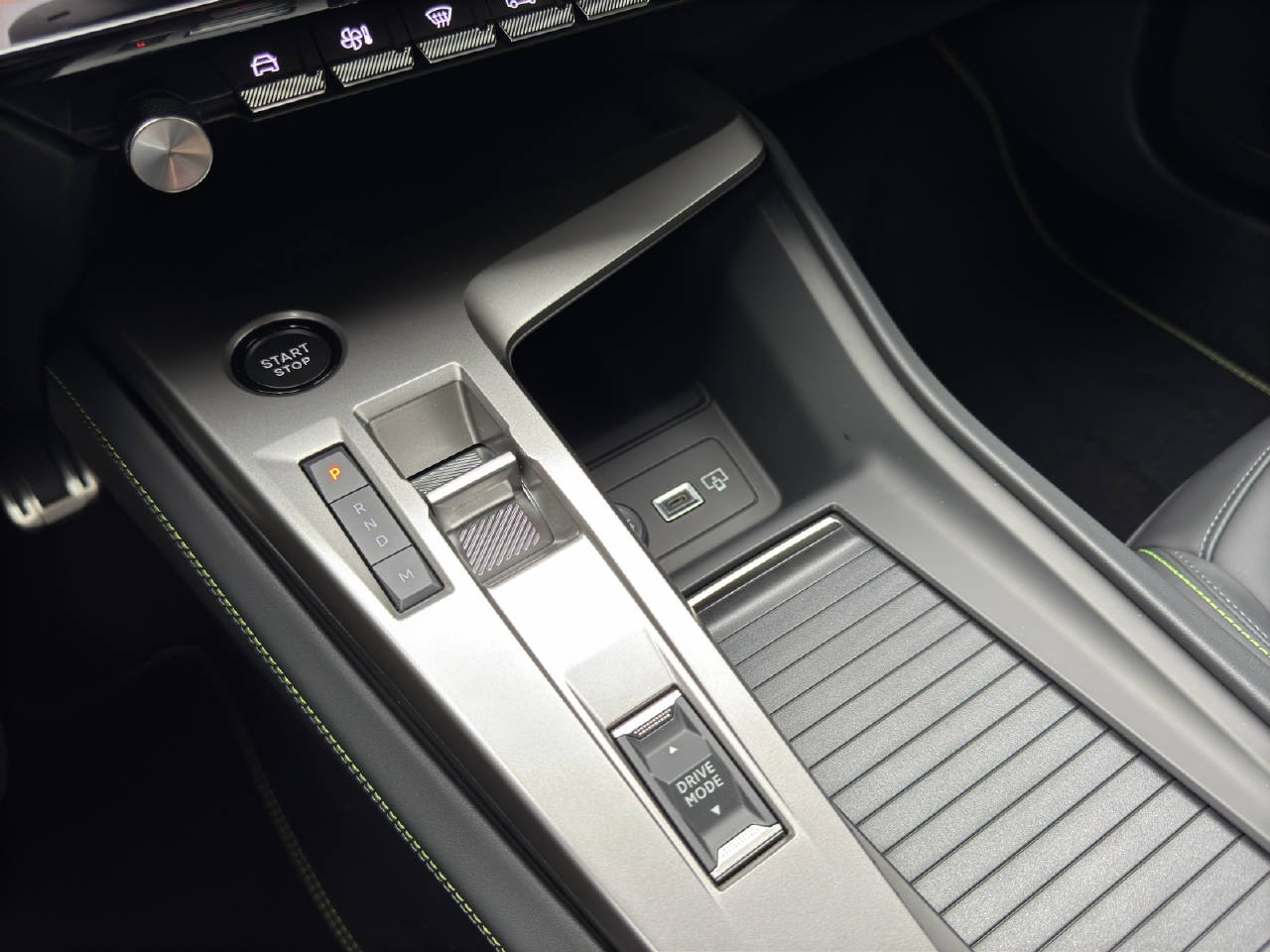 PEUGEOT 308 SW 1.2 Hybrid GT-image-7