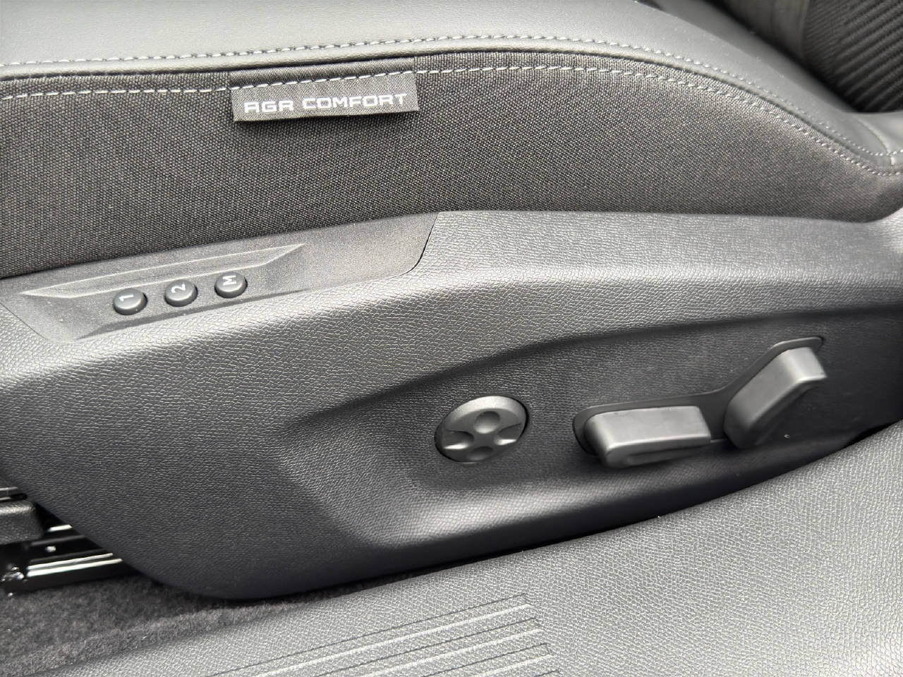 PEUGEOT 308 SW 1.2 Hybrid GT-image-10