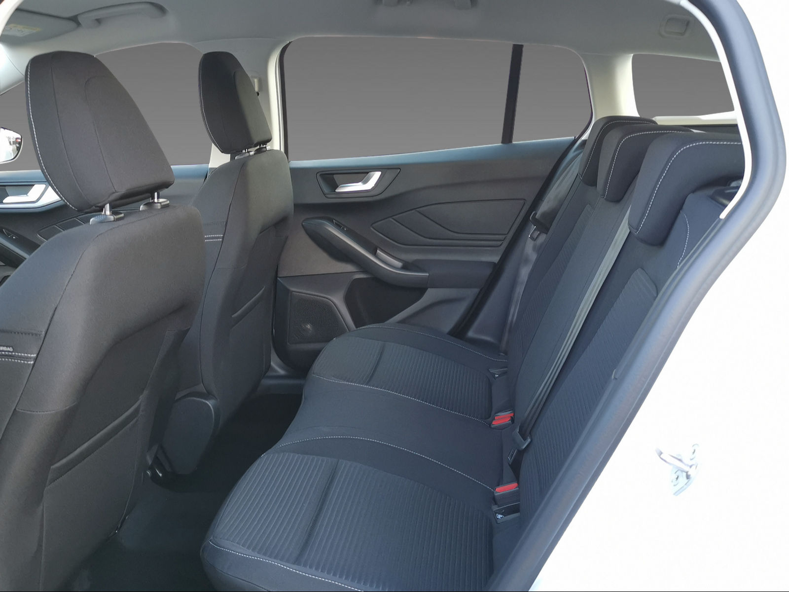 FORD Focus Station Wagon 1.0i EcoB Hybrid 155 Titanium-image-11