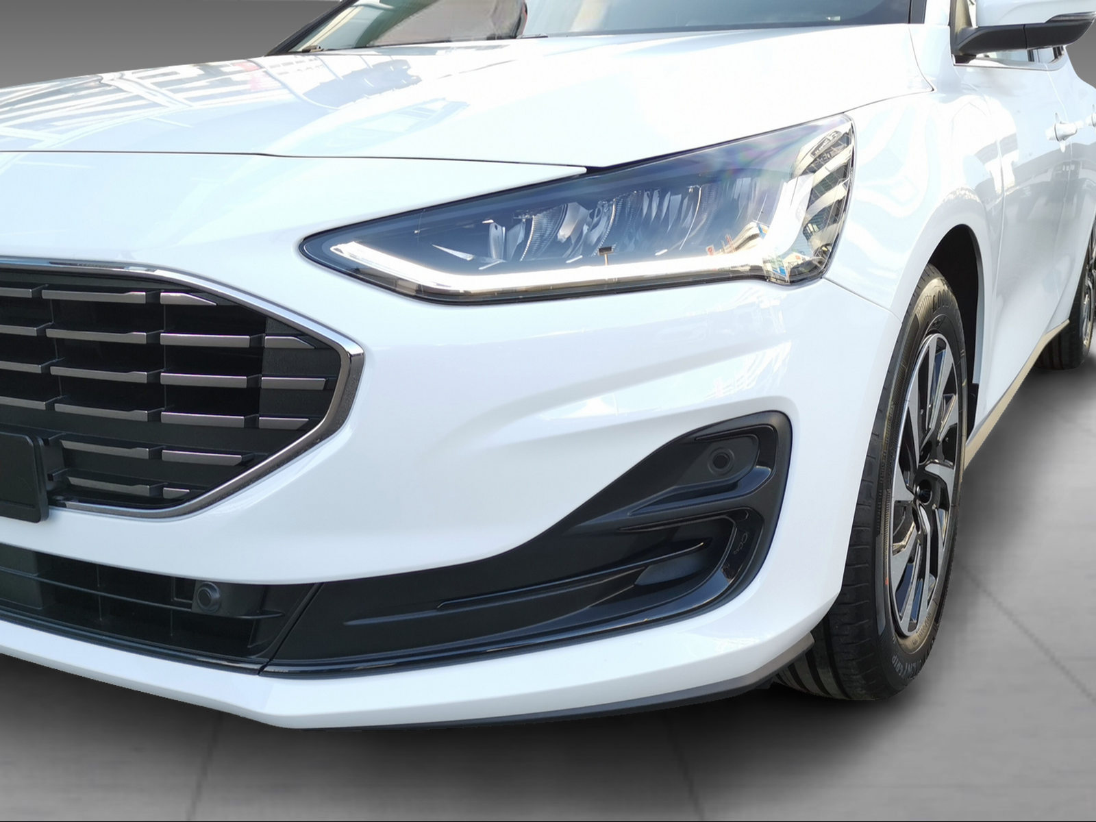 FORD Focus Station Wagon 1.0i EcoB Hybrid 155 Titanium-image-13