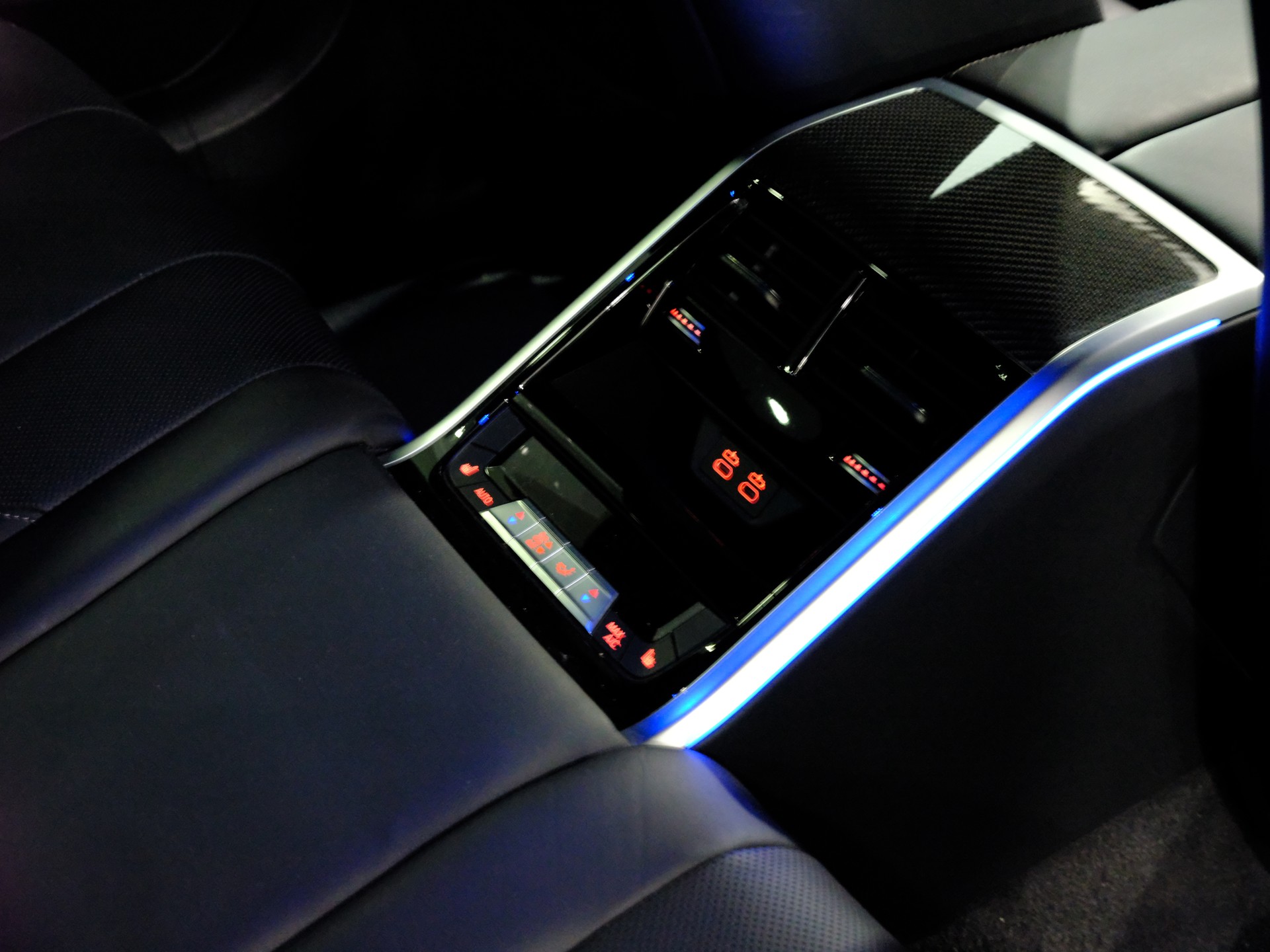 BMW 840d xDrive M Sport Steptronic-image-19