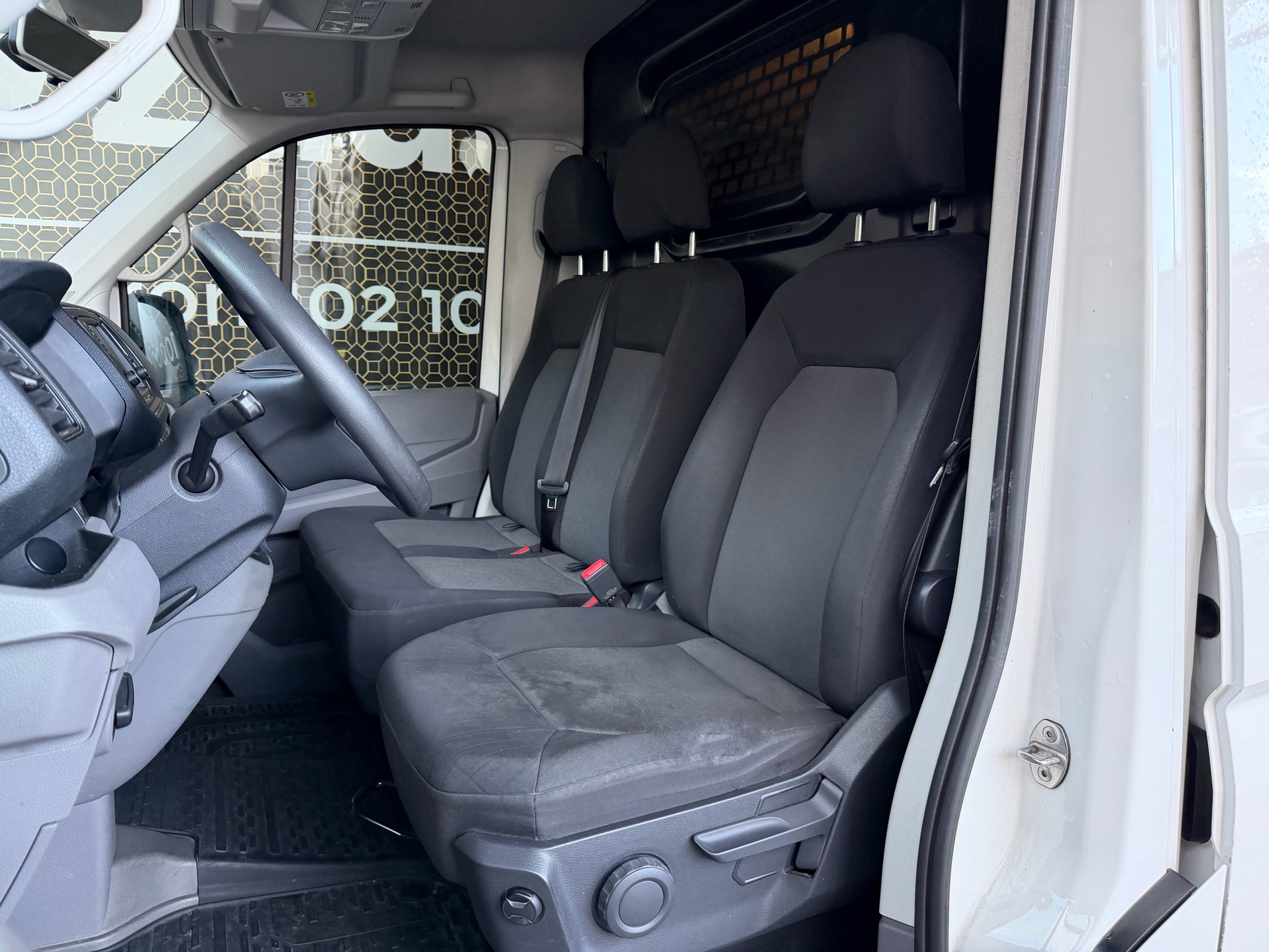 VW Crafter 35 2.0 TDI Entry L3 A-image-8