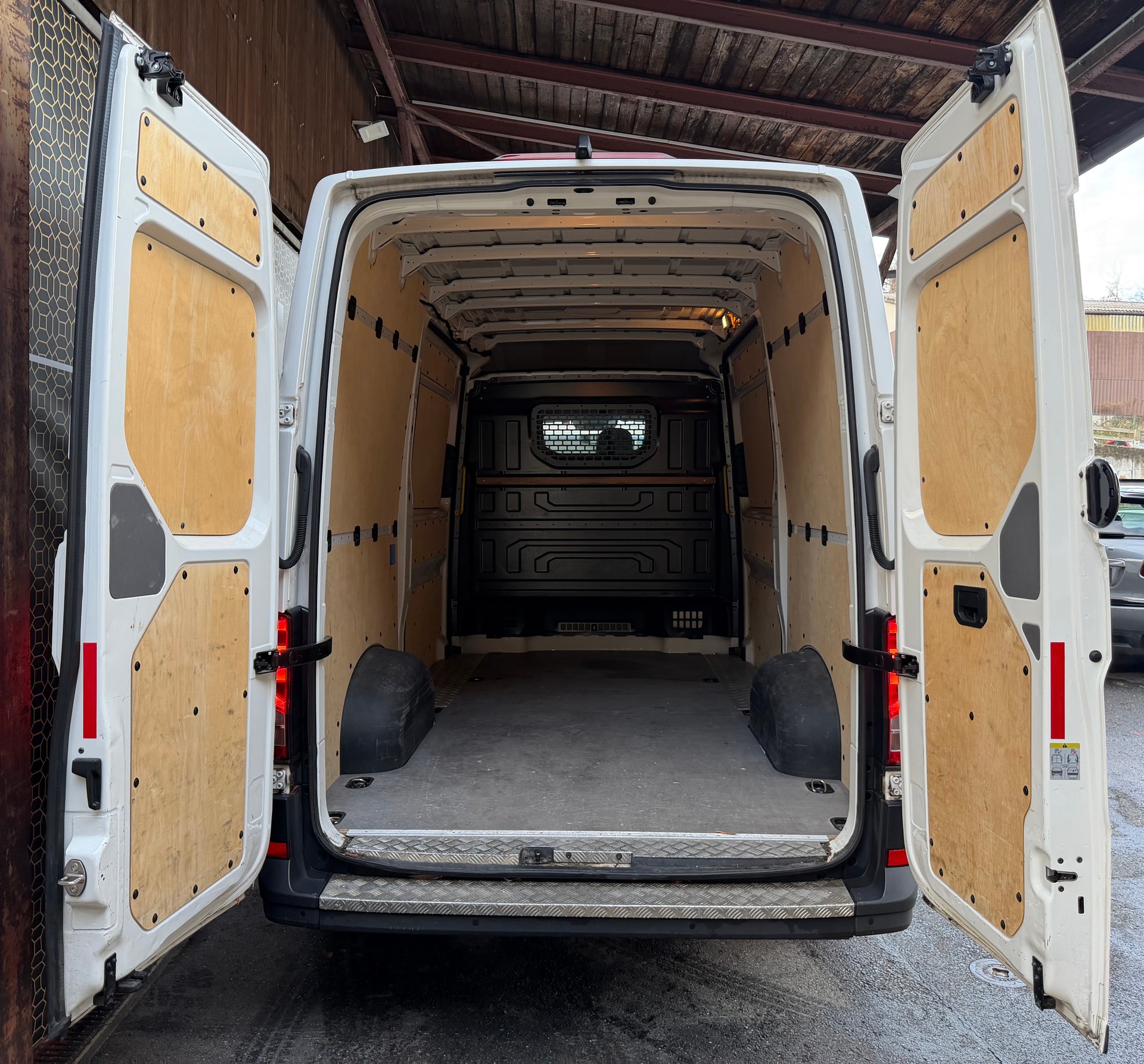 VW Crafter 35 2.0 TDI Entry L3 A-image-5