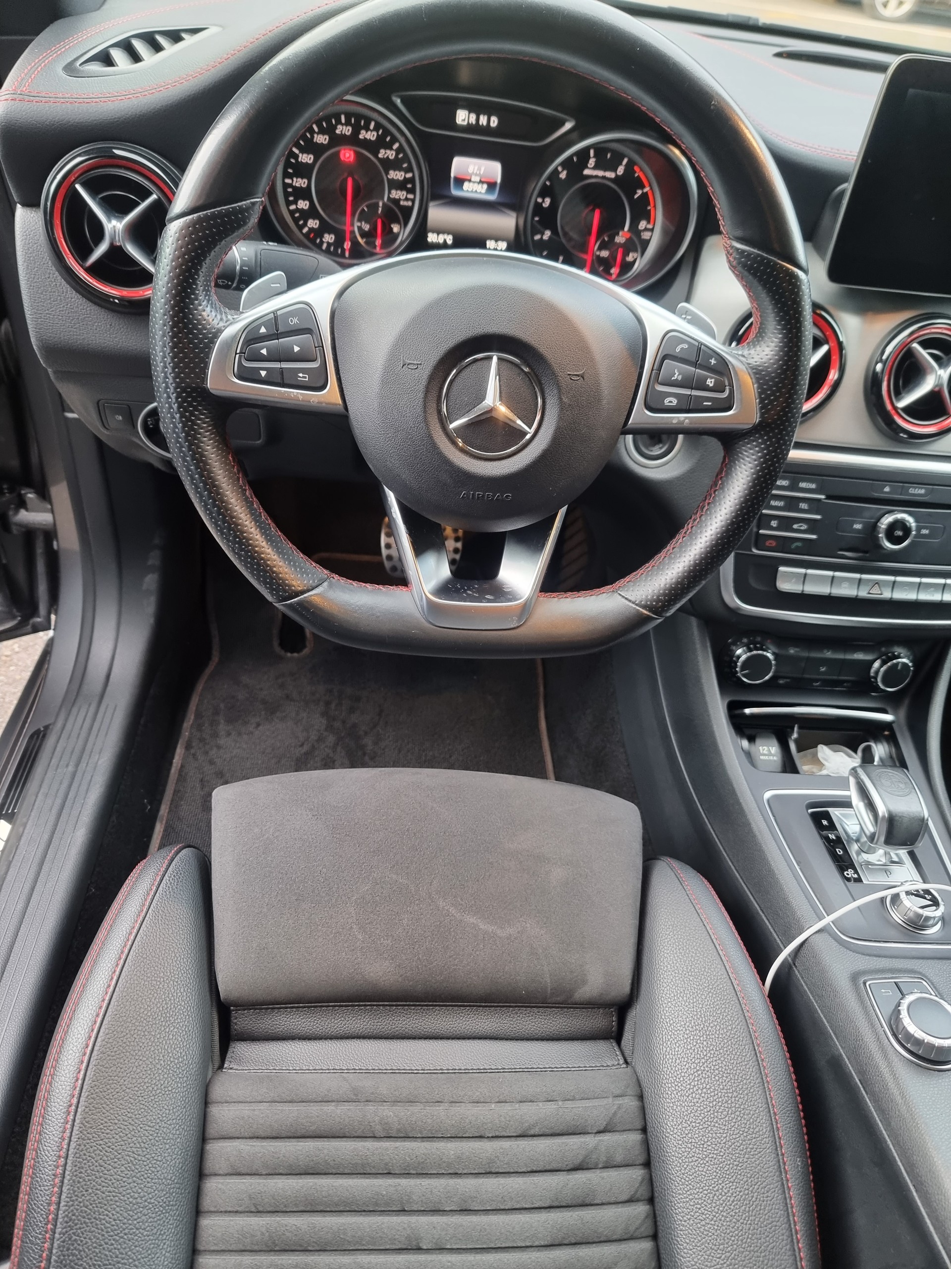 MERCEDES-BENZ CLA 45 AMG 4Matic Speedshift-image-6