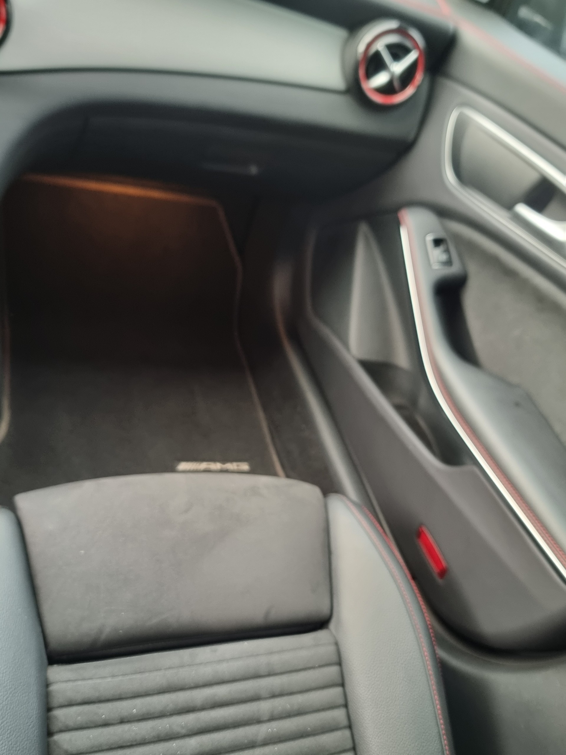 MERCEDES-BENZ CLA 45 AMG 4Matic Speedshift-image-7