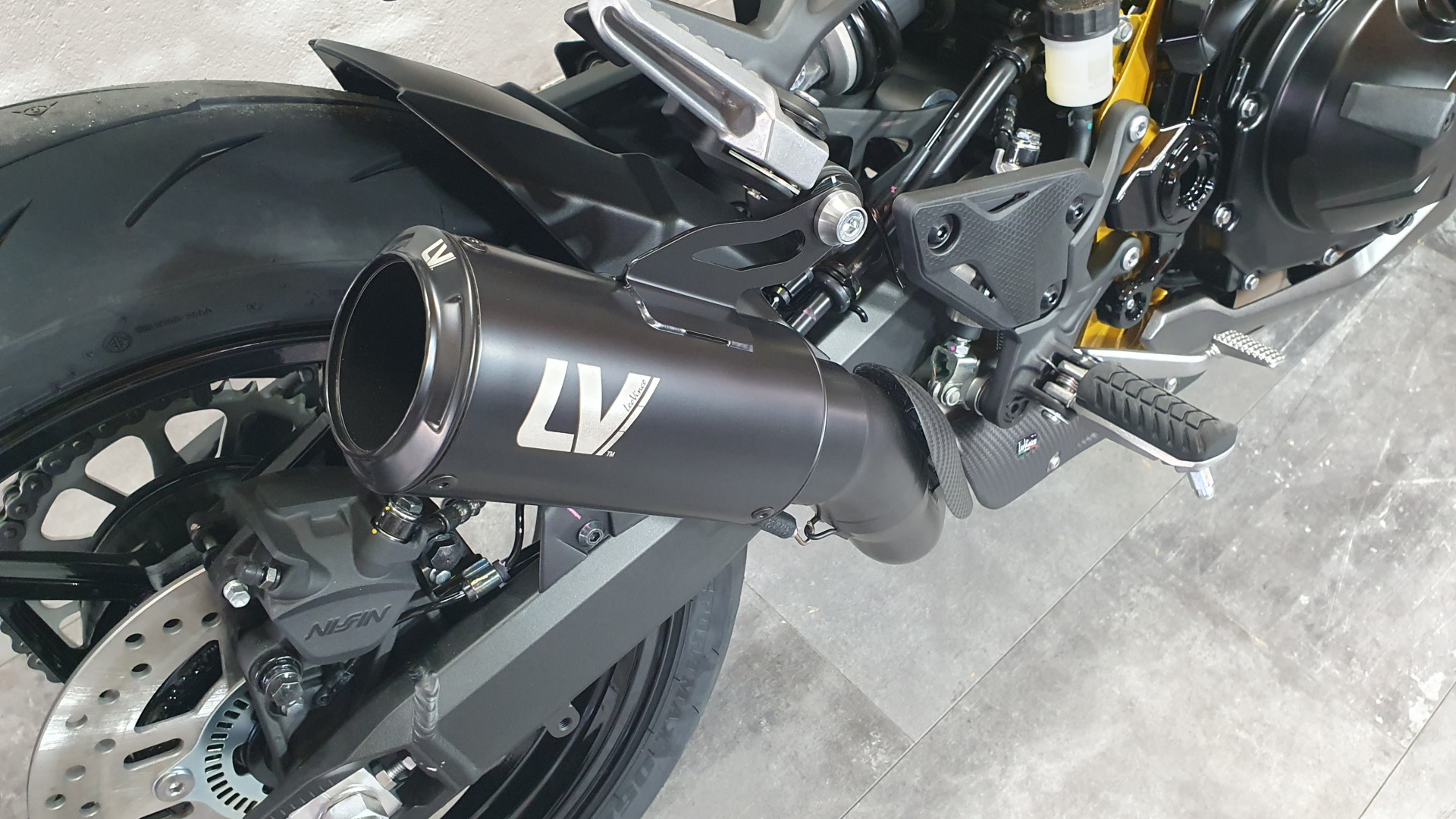 KAWASAKI Z 900-showroom-element-2