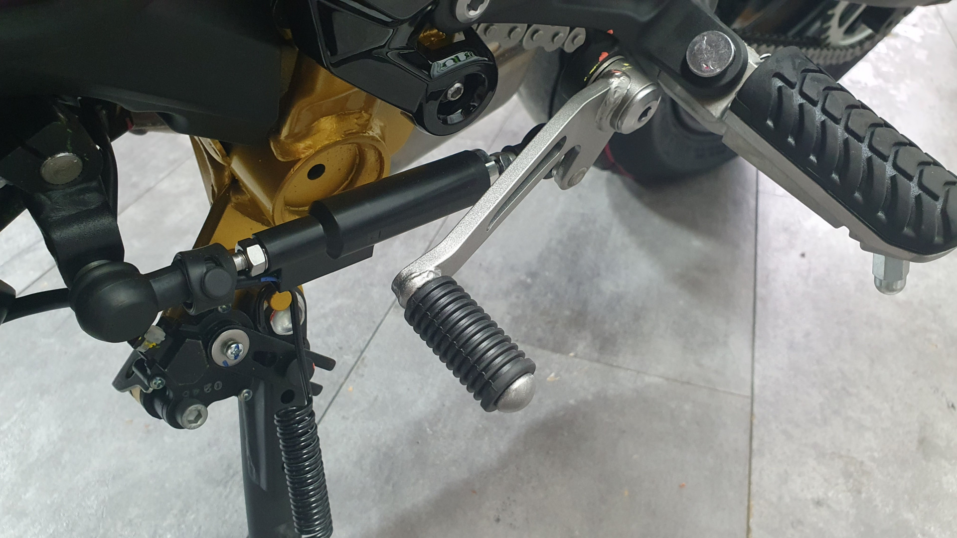 KAWASAKI Z 900-image-7