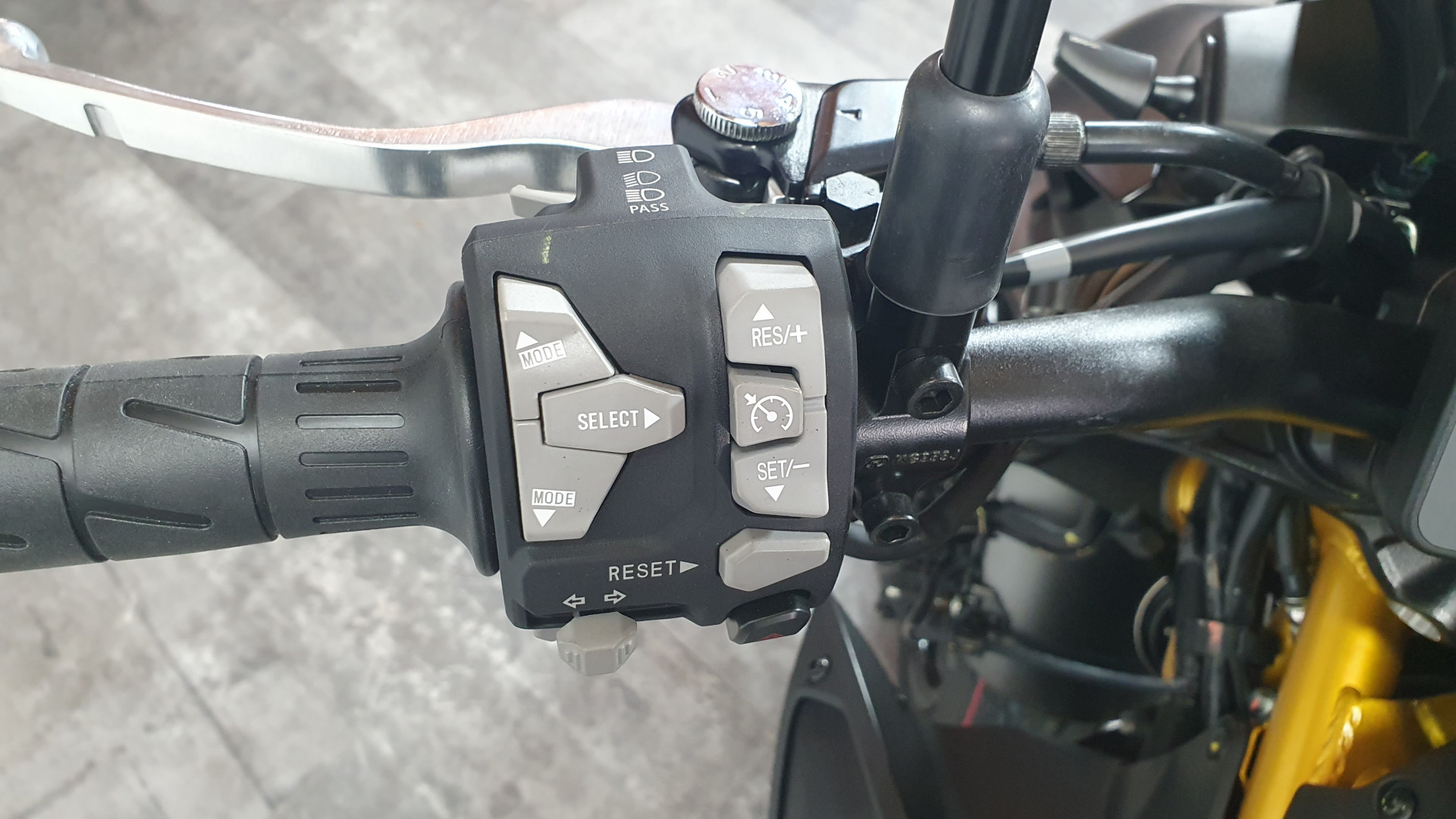 KAWASAKI Z 900-image-9