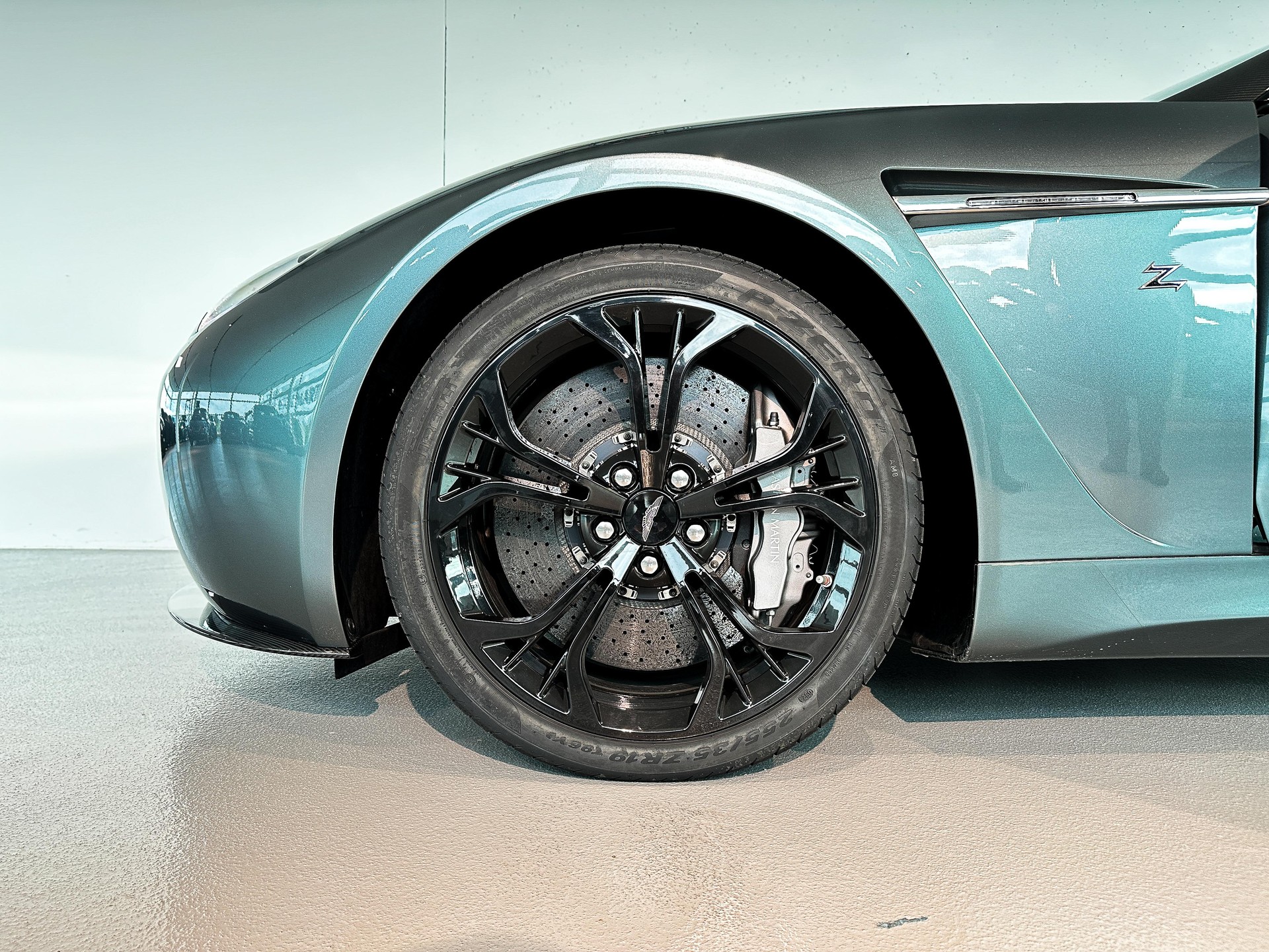 ASTON MARTIN V12 Vantage Coupé 6.0-image-10