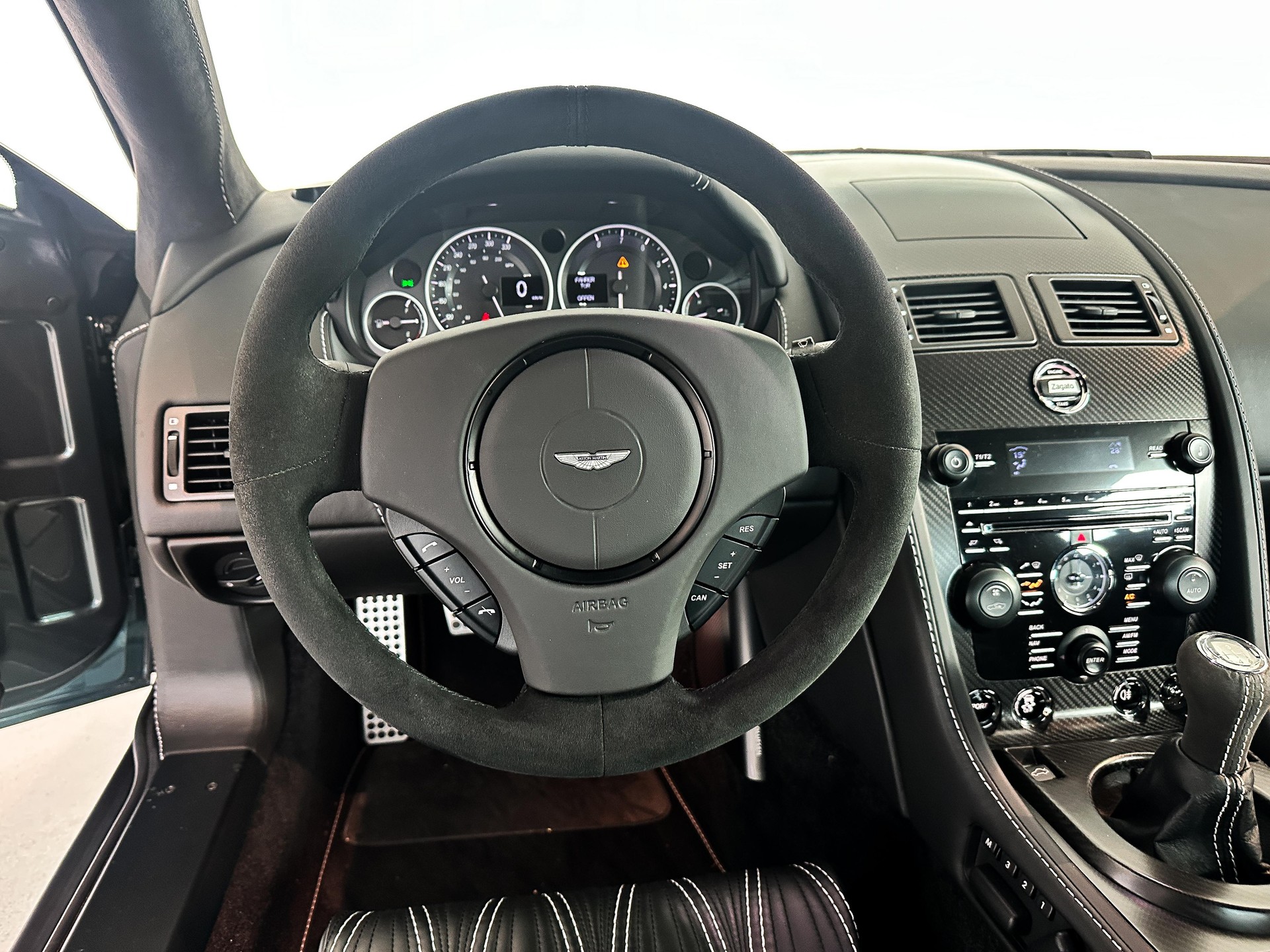 ASTON MARTIN V12 Vantage Coupé 6.0-image-5