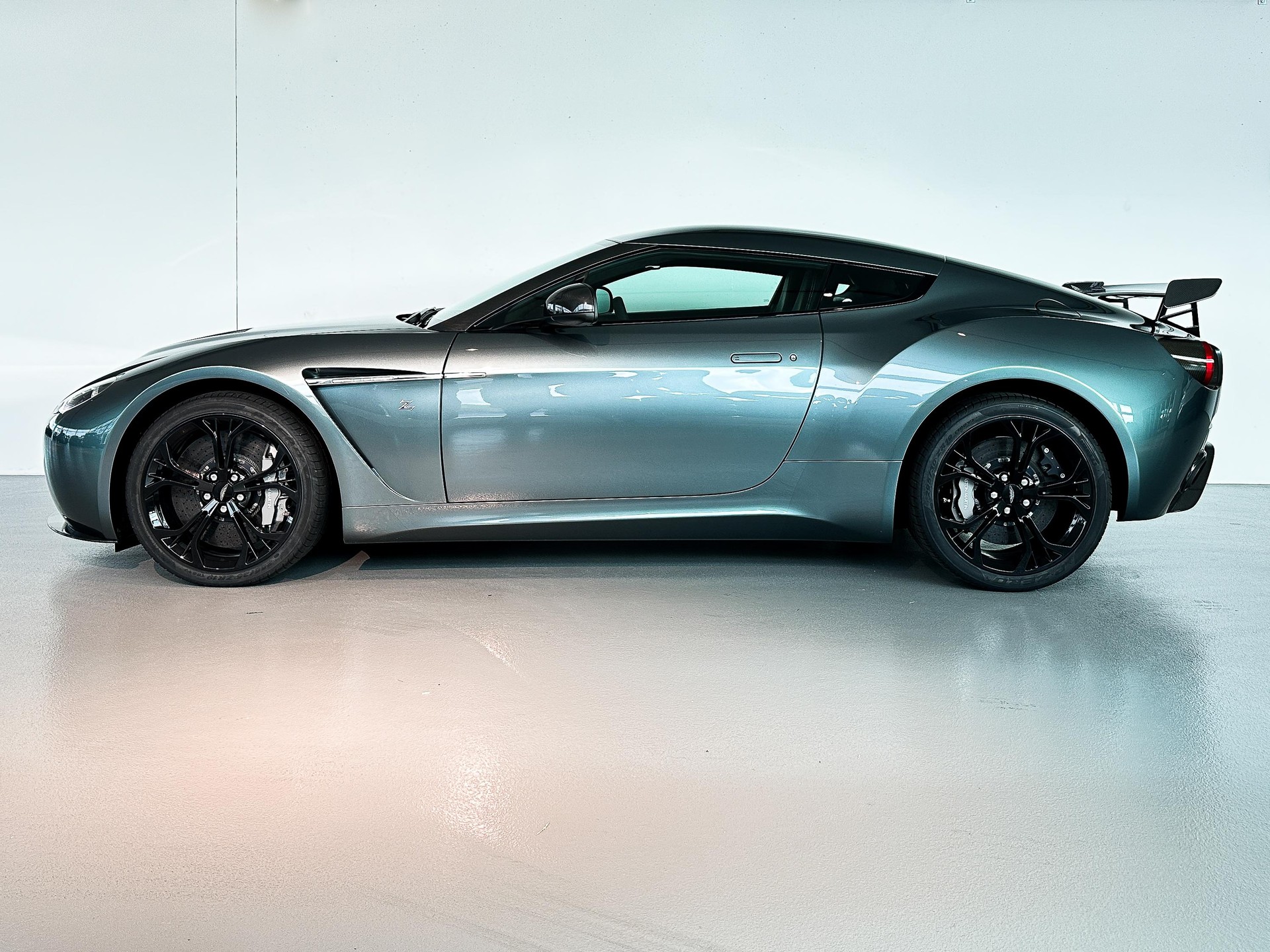 ASTON MARTIN V12 Vantage Coupé 6.0-showroom-element-1