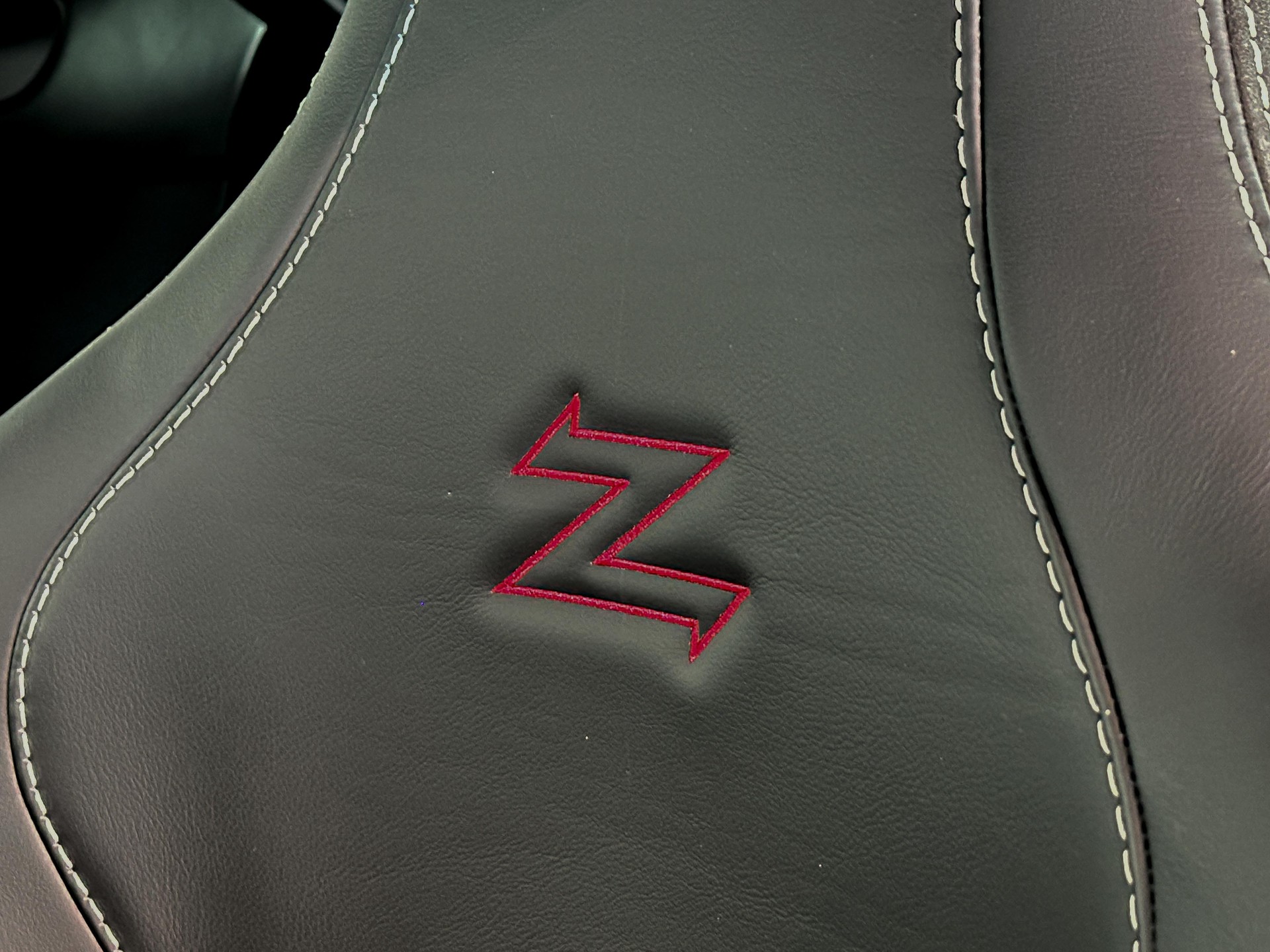 ASTON MARTIN V12 Vantage Coupé 6.0-image-15